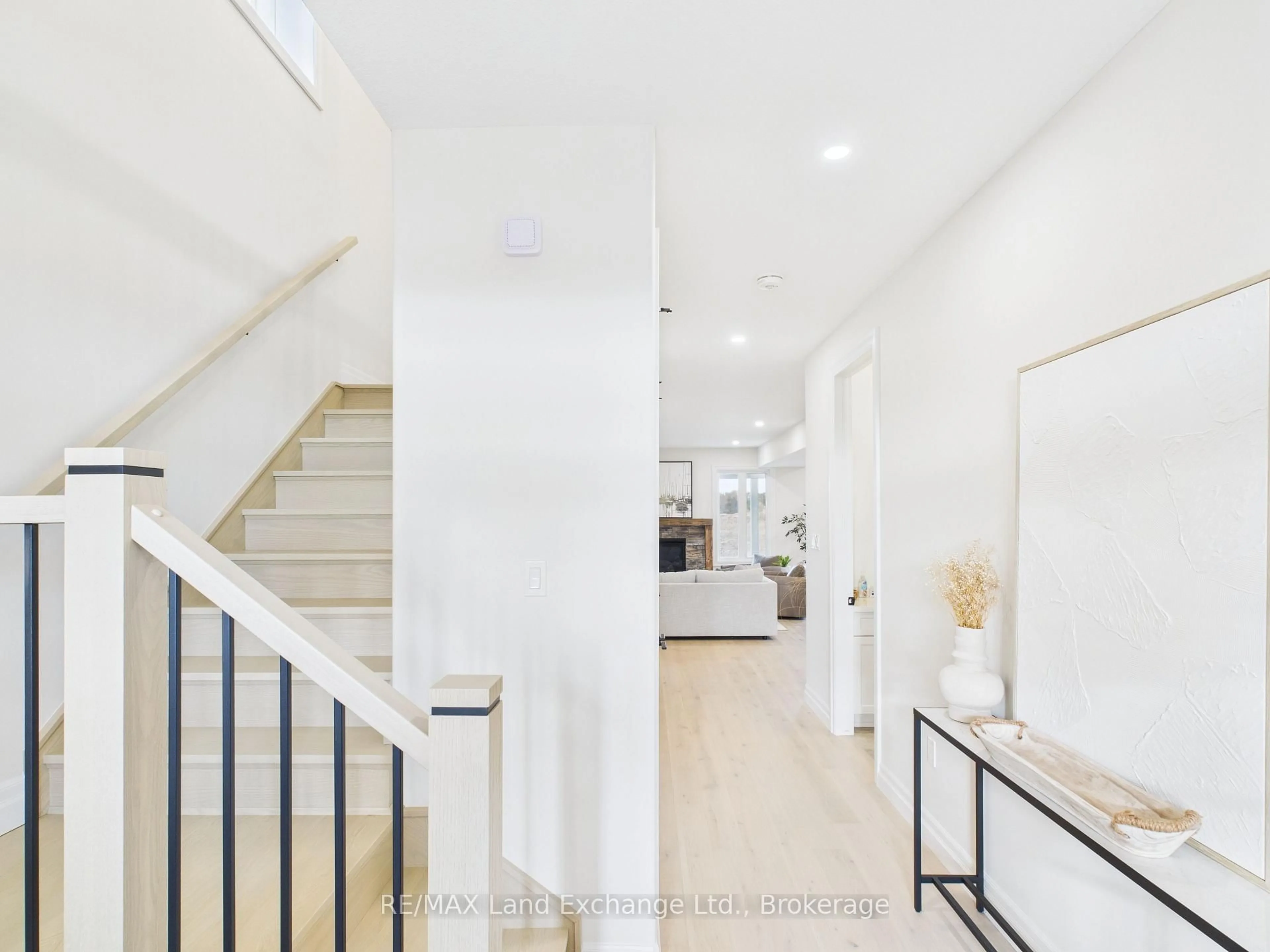 Indoor entryway for 99 INVERNESS St, Kincardine Ontario N2Z 1J4