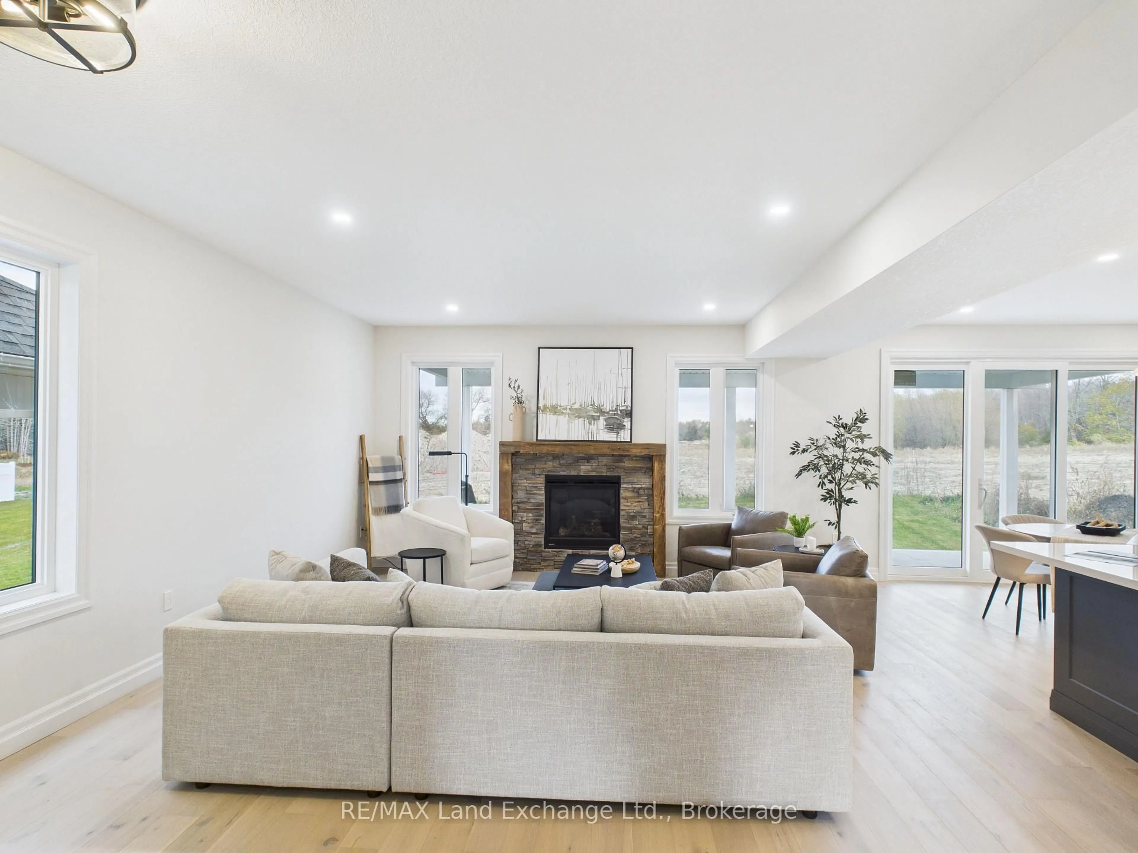 Living room with furniture, unknown for 99 INVERNESS St, Kincardine Ontario N2Z 1J4