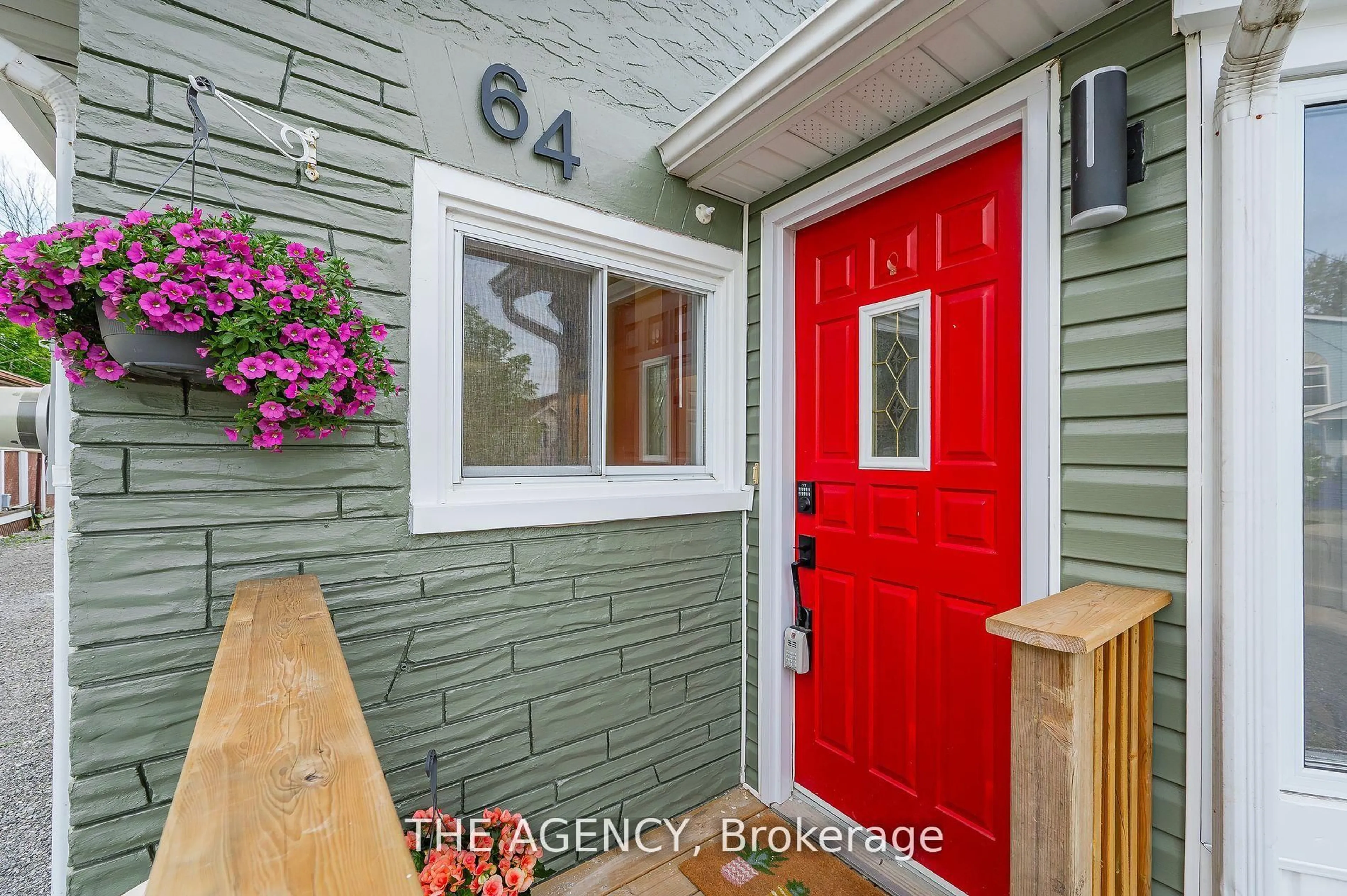 Indoor entryway for 64 Churchill St, St. Catharines Ontario L2S 2P5