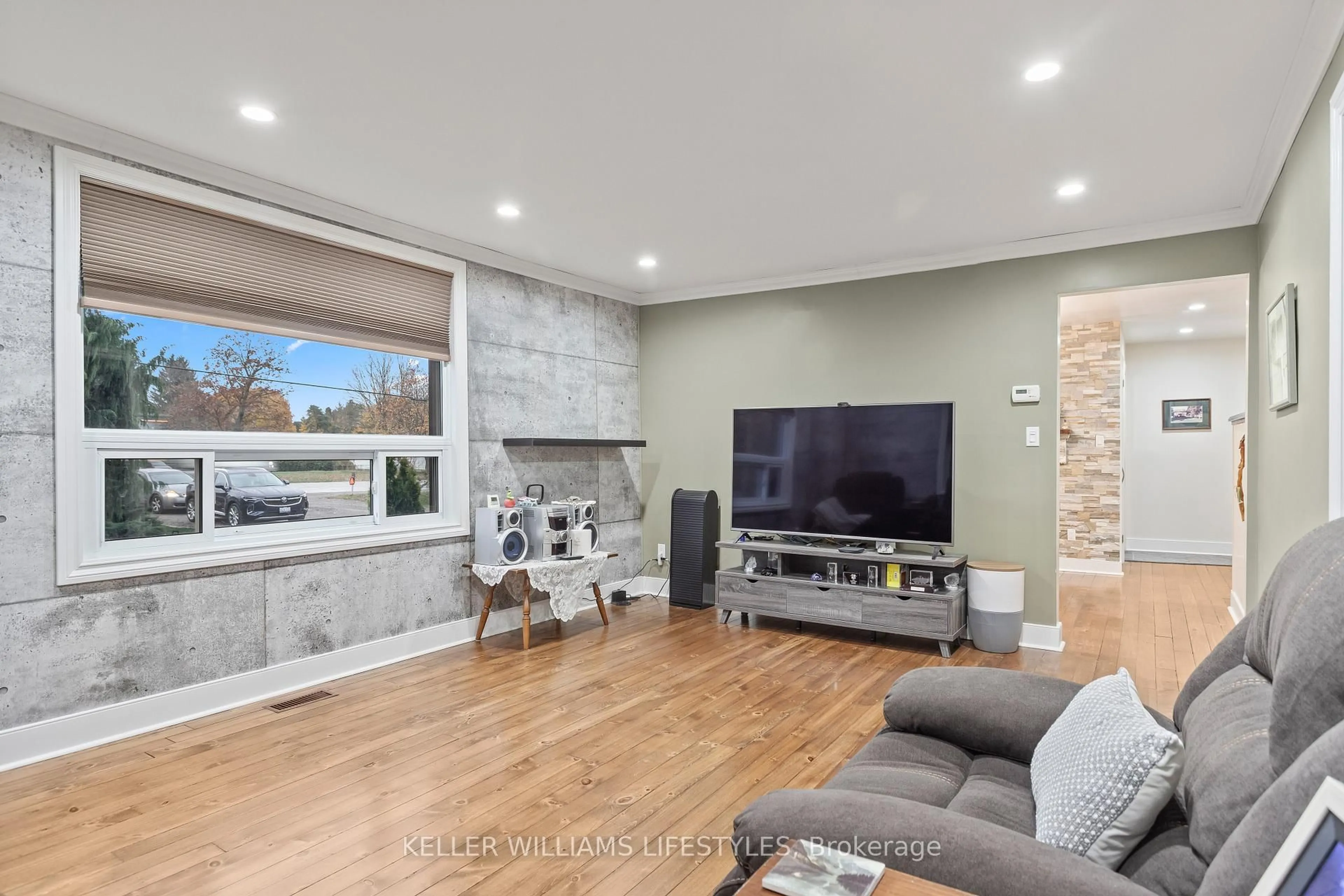 Unknown for 2628 Dundas St, London East Ontario N5V 3C9