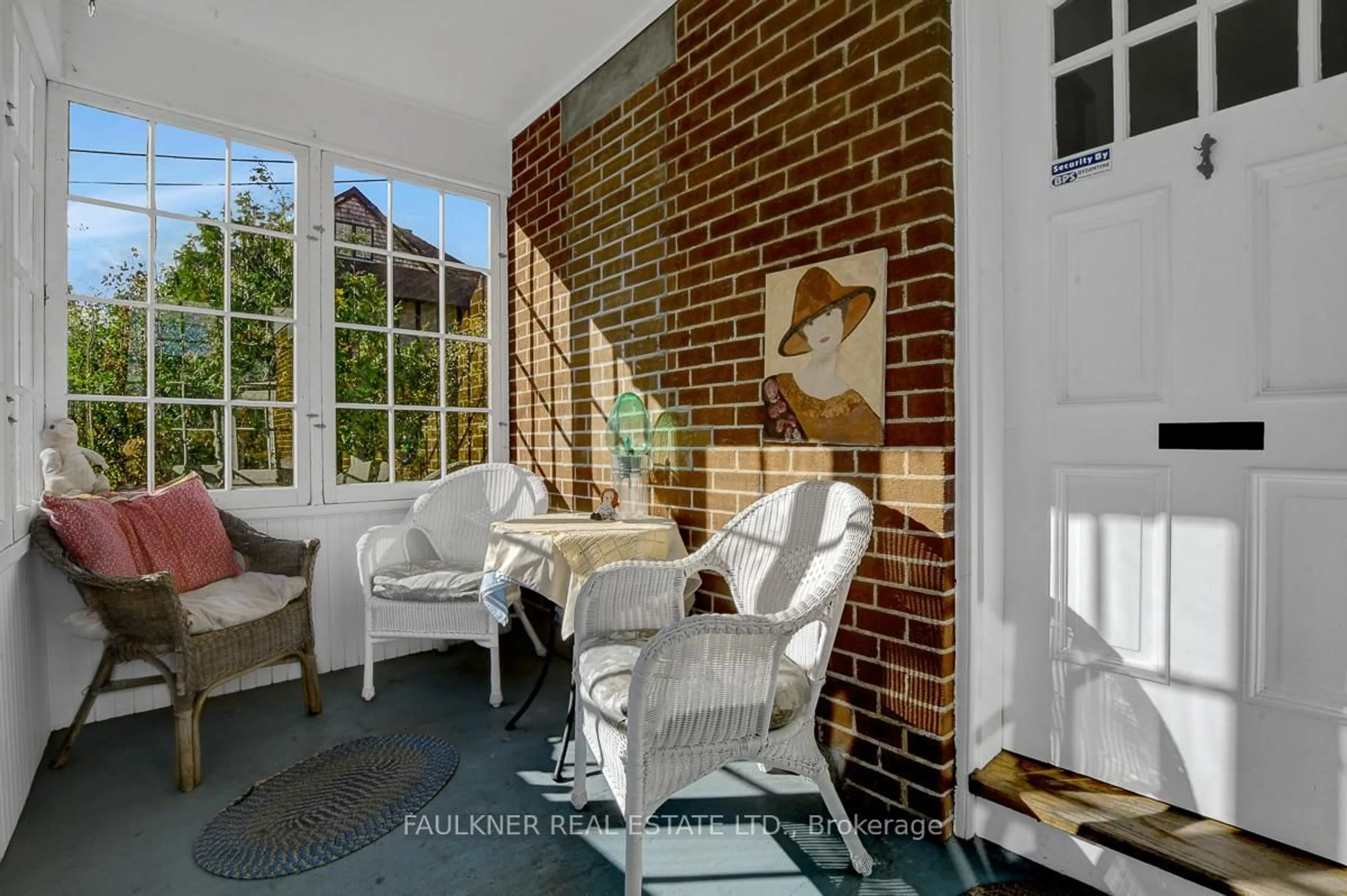 Patio, street for 135 Cameron Ave, Ottawa Ontario K1S 0X2