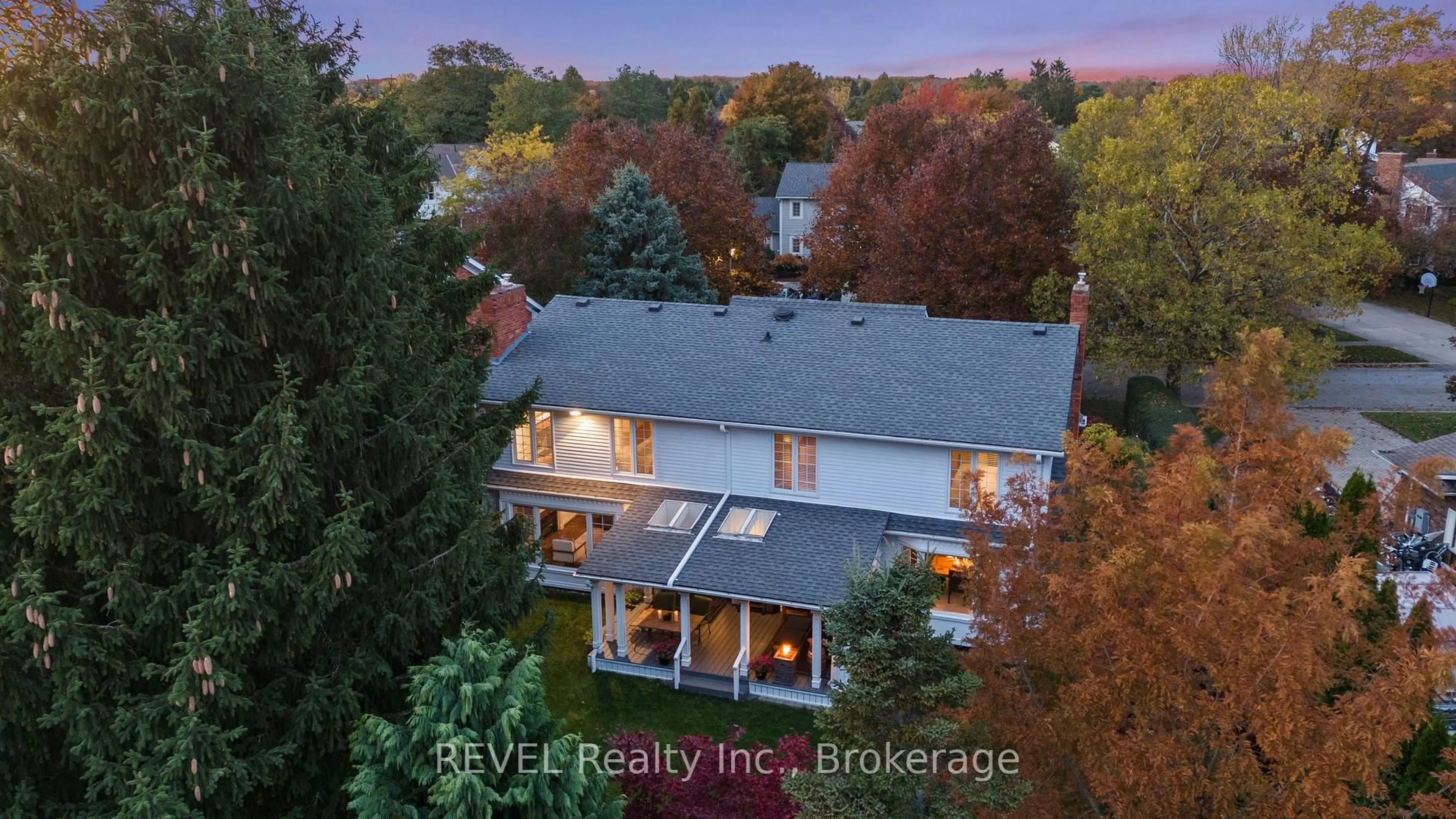 A pic from outside/outdoor area/front of a property/back of a property/a pic from drone, unknown for 36 CONFEDERATION Dr, Niagara-on-the-Lake Ontario L0S 1J0
