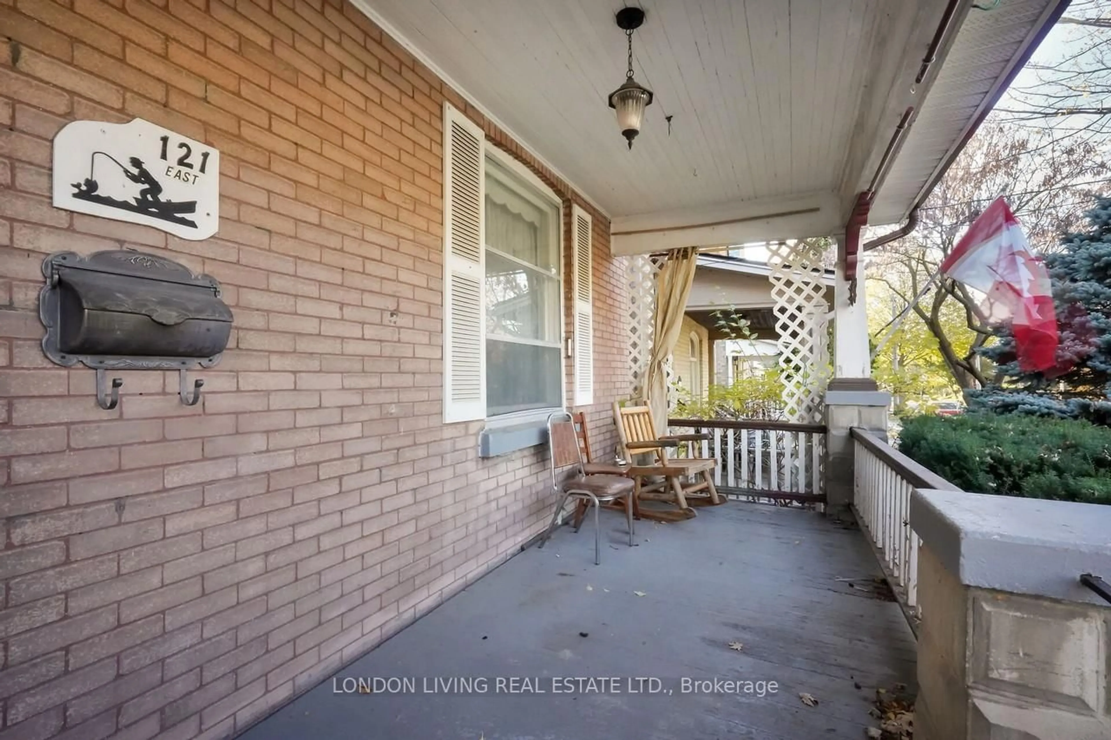 Patio, street for 121 Tecumseh Ave, London South Ontario N6C 1S1