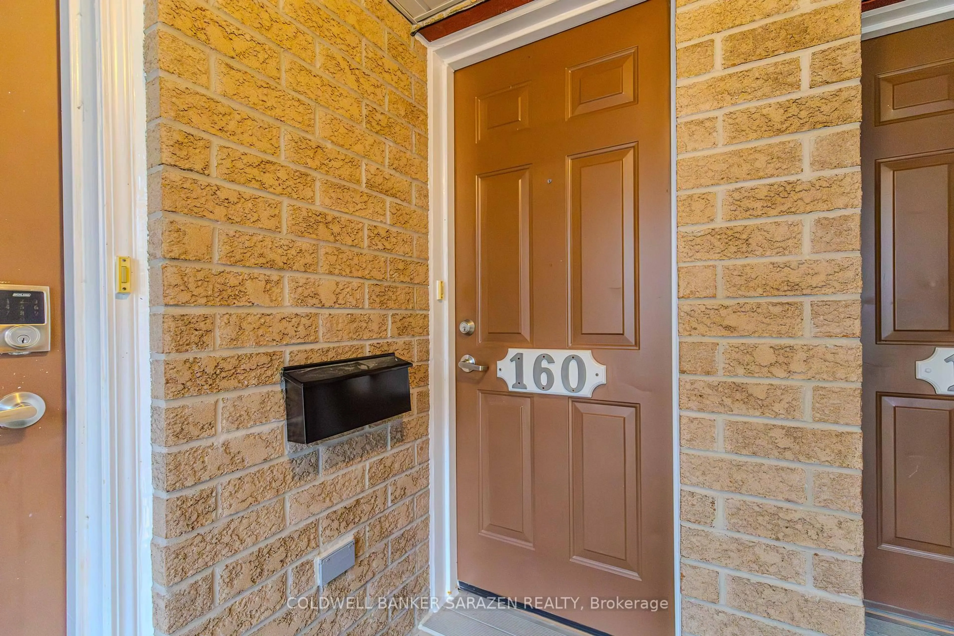 Indoor entryway for 160 Paseo Private, Ottawa Ontario K2G 4N7