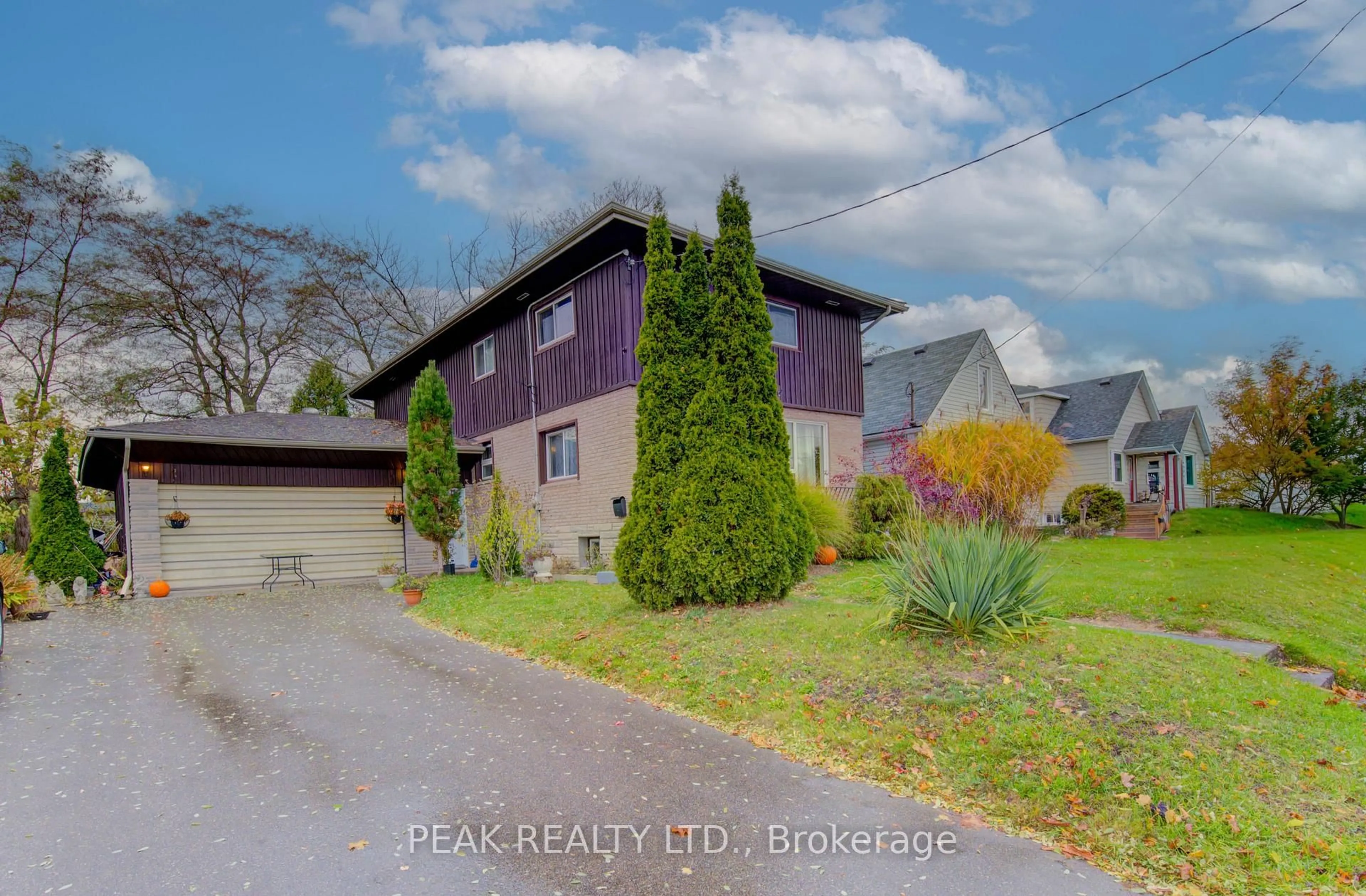 A pic from outside/outdoor area/front of a property/back of a property/a pic from drone, street for 215 Lancaster St, Kitchener Ontario N2H 4T9