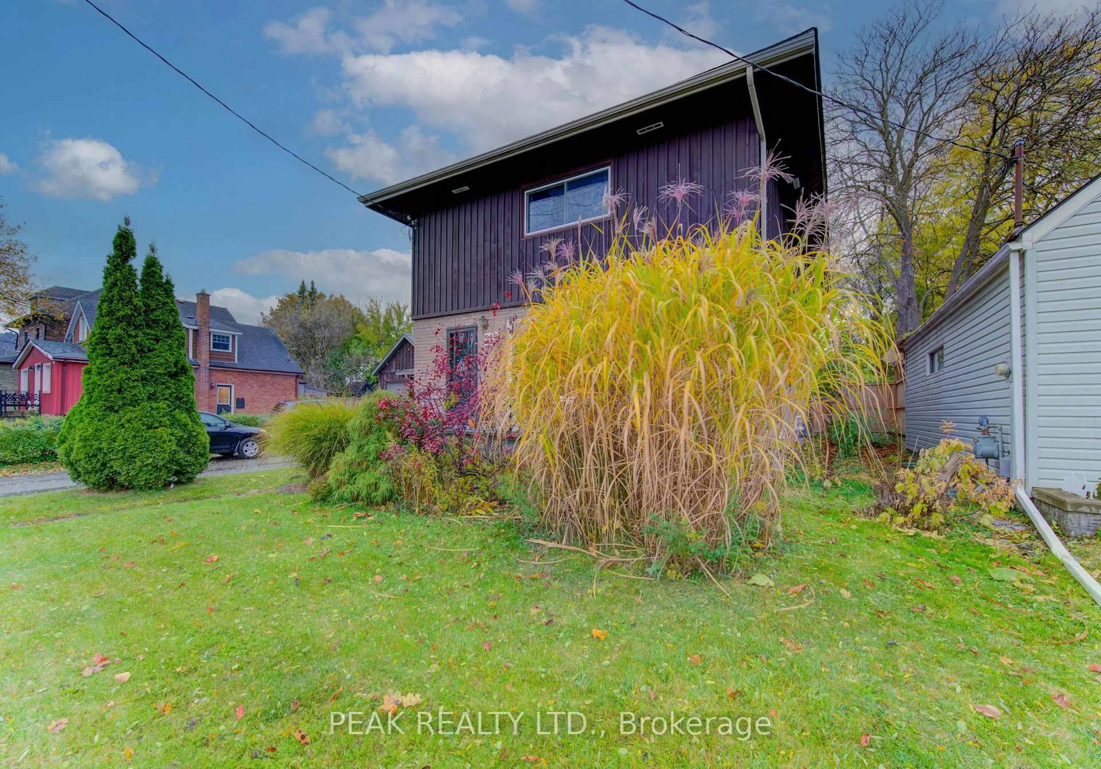 A pic from outside/outdoor area/front of a property/back of a property/a pic from drone, unknown for 215 Lancaster St, Kitchener Ontario N2H 4T9