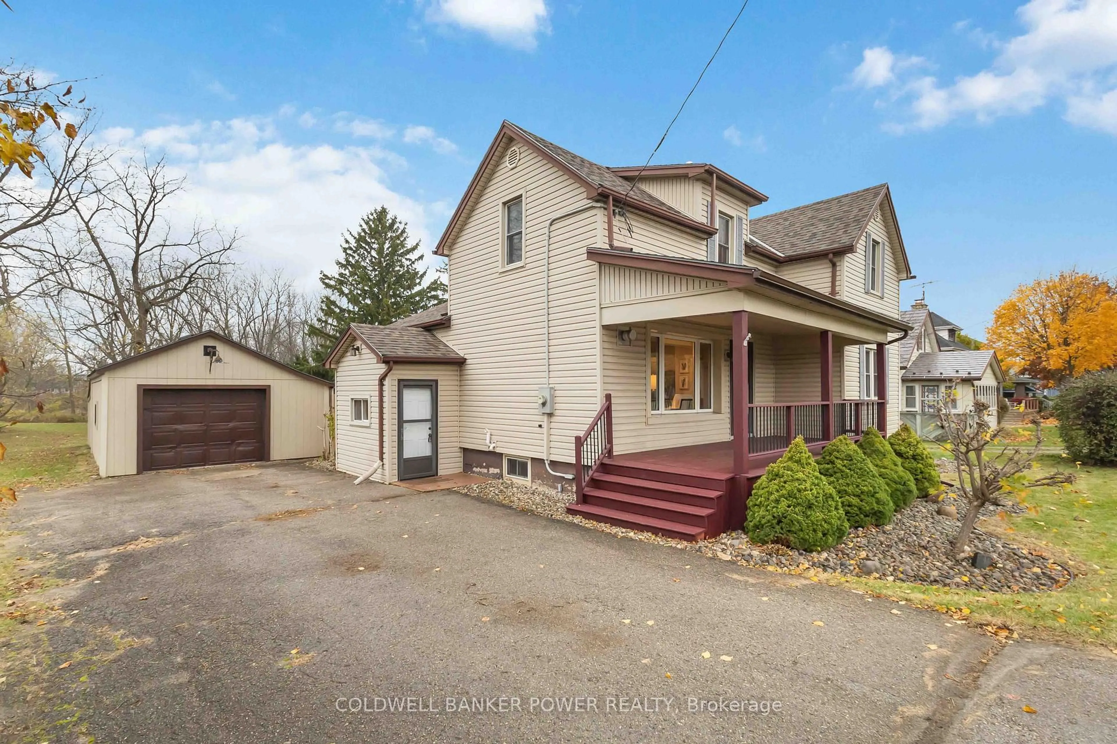 A pic from outside/outdoor area/front of a property/back of a property/a pic from drone, street for 10701 Sunset Dr, Southwold Ontario N5P 3T2