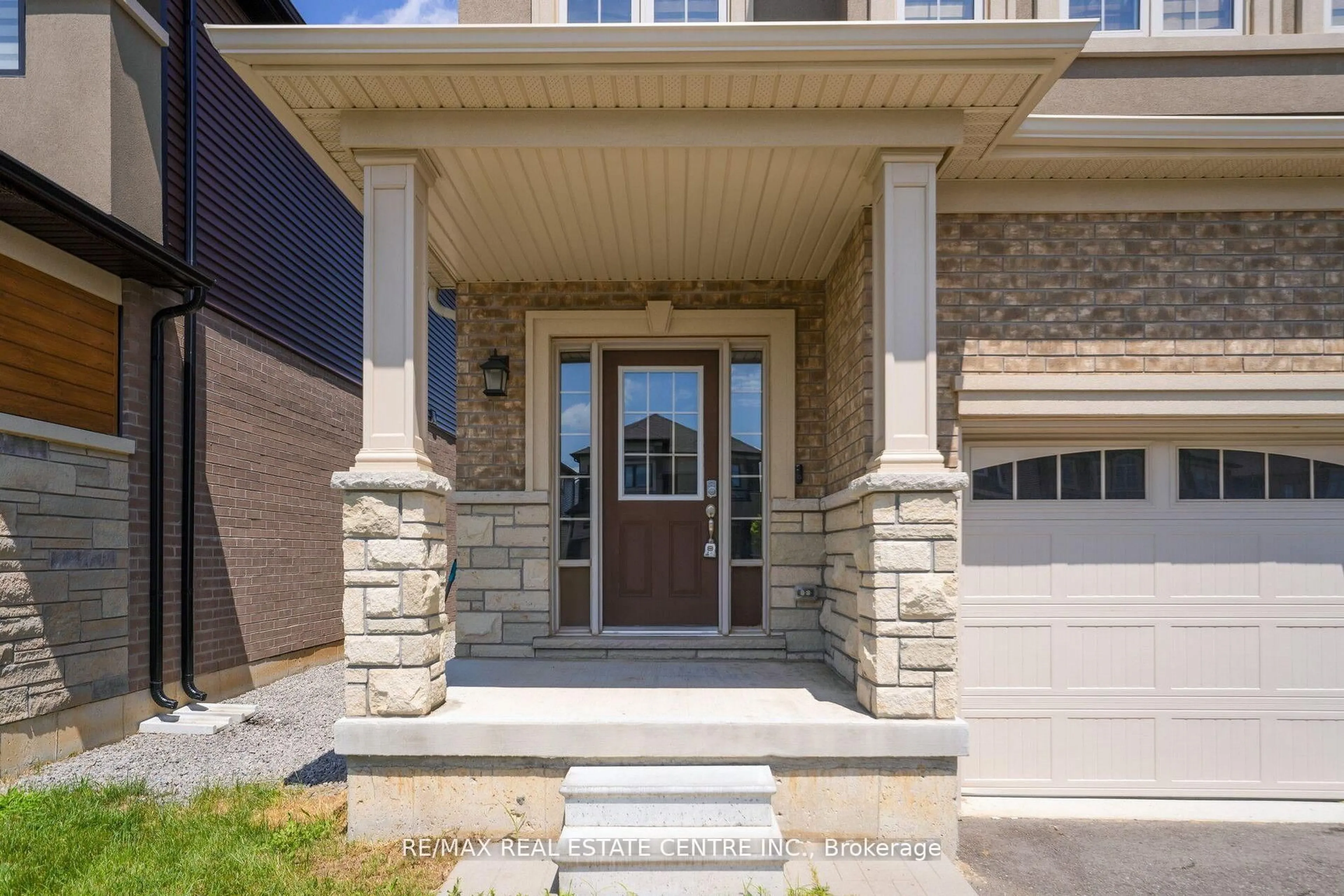 Indoor entryway for 16 Flagg Ave, Brant Ontario N3L 0K2