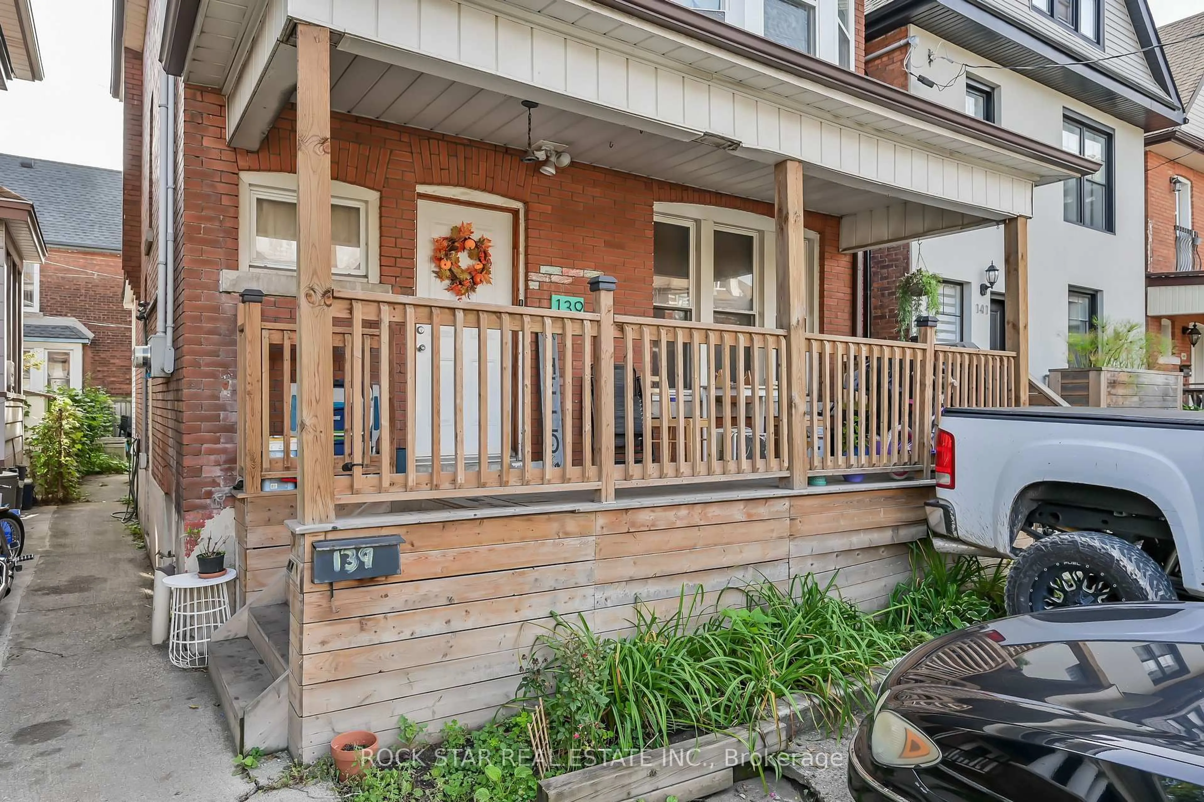 Patio, street for 139 Balsam Ave, Hamilton Ontario L8M 3B6