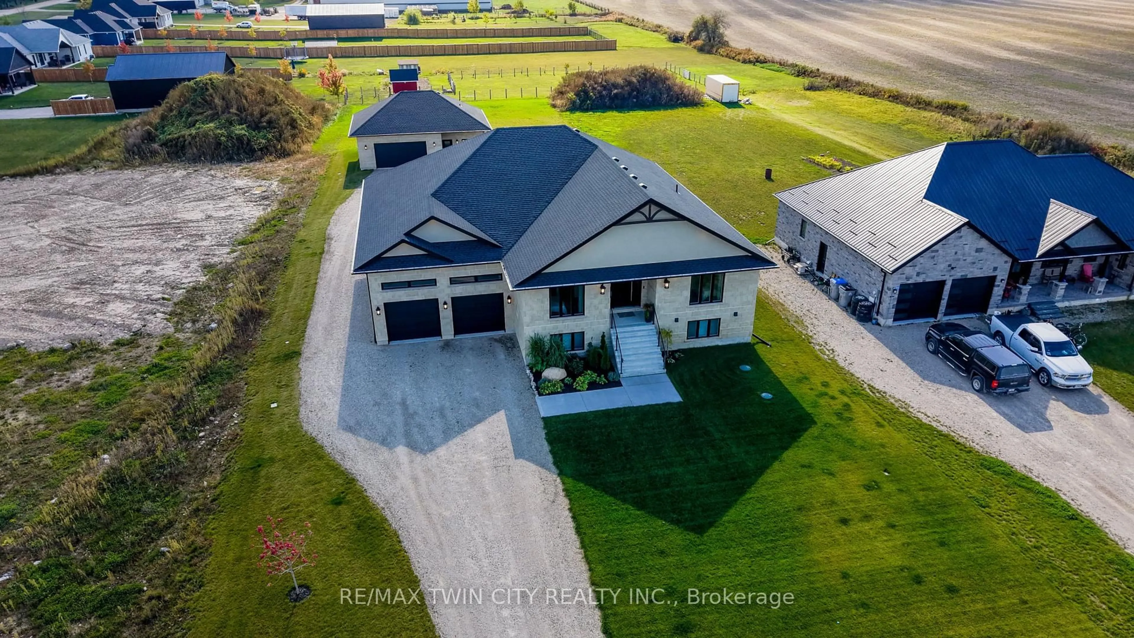 A pic from outside/outdoor area/front of a property/back of a property/a pic from drone, unknown for 43711 Adelaide St, Huron East Ontario N0G 1H0