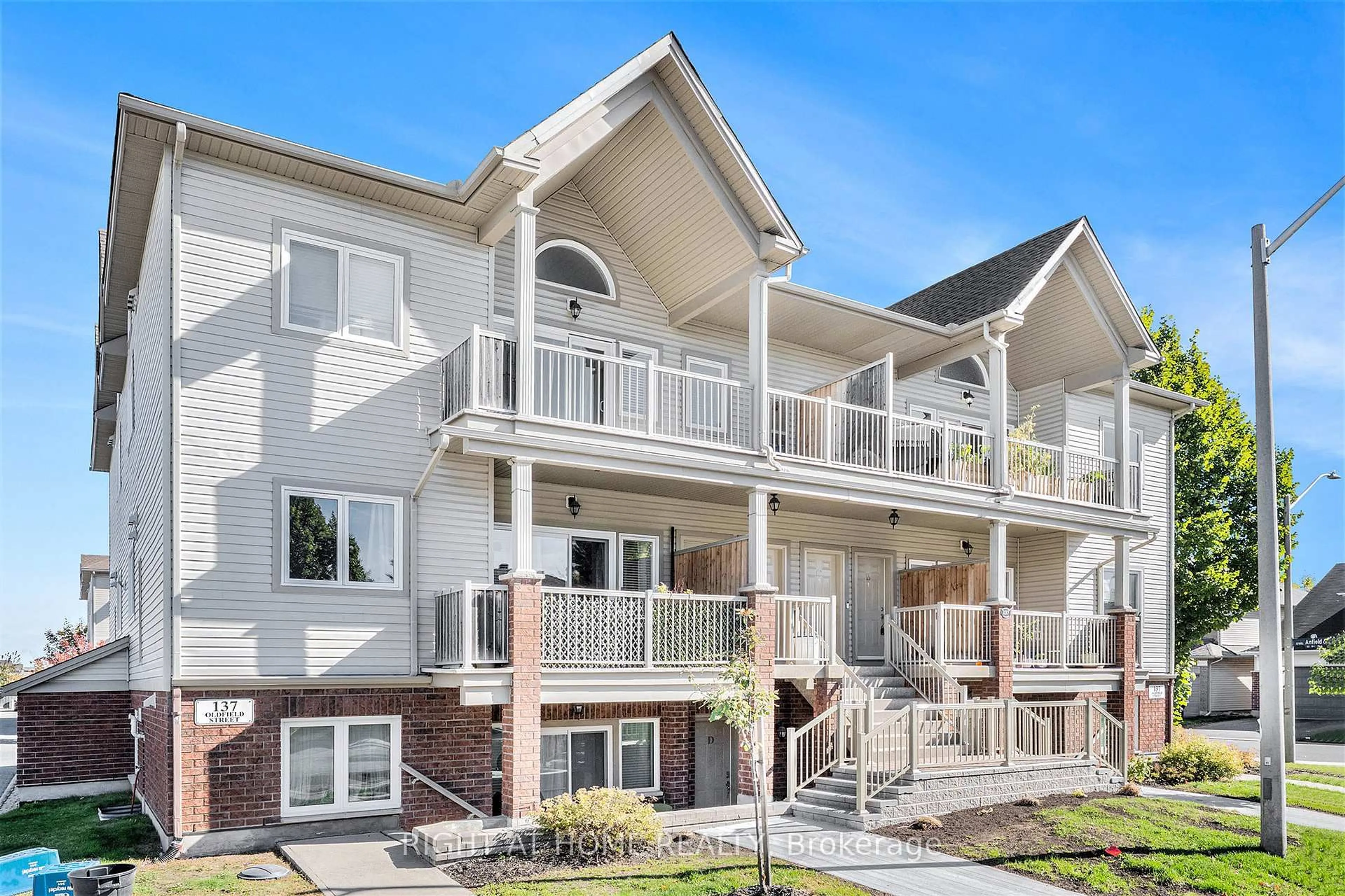 Home with vinyl exterior material, mountain view for 137 Oldfield St #C, Ottawa Ontario K2G 7C7
