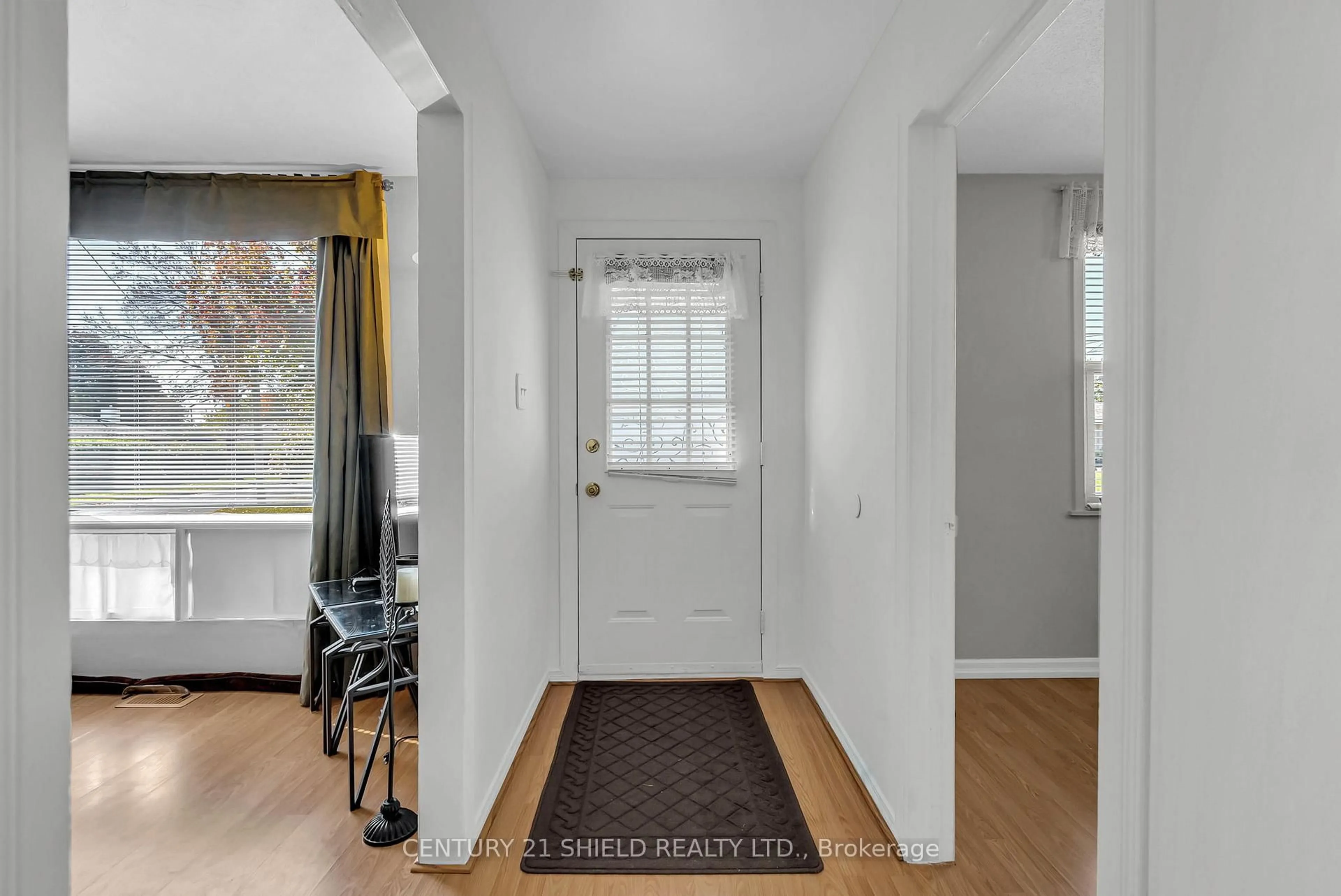 Indoor entryway for 1201 Daly Ave, Cornwall Ontario K6J 4W1