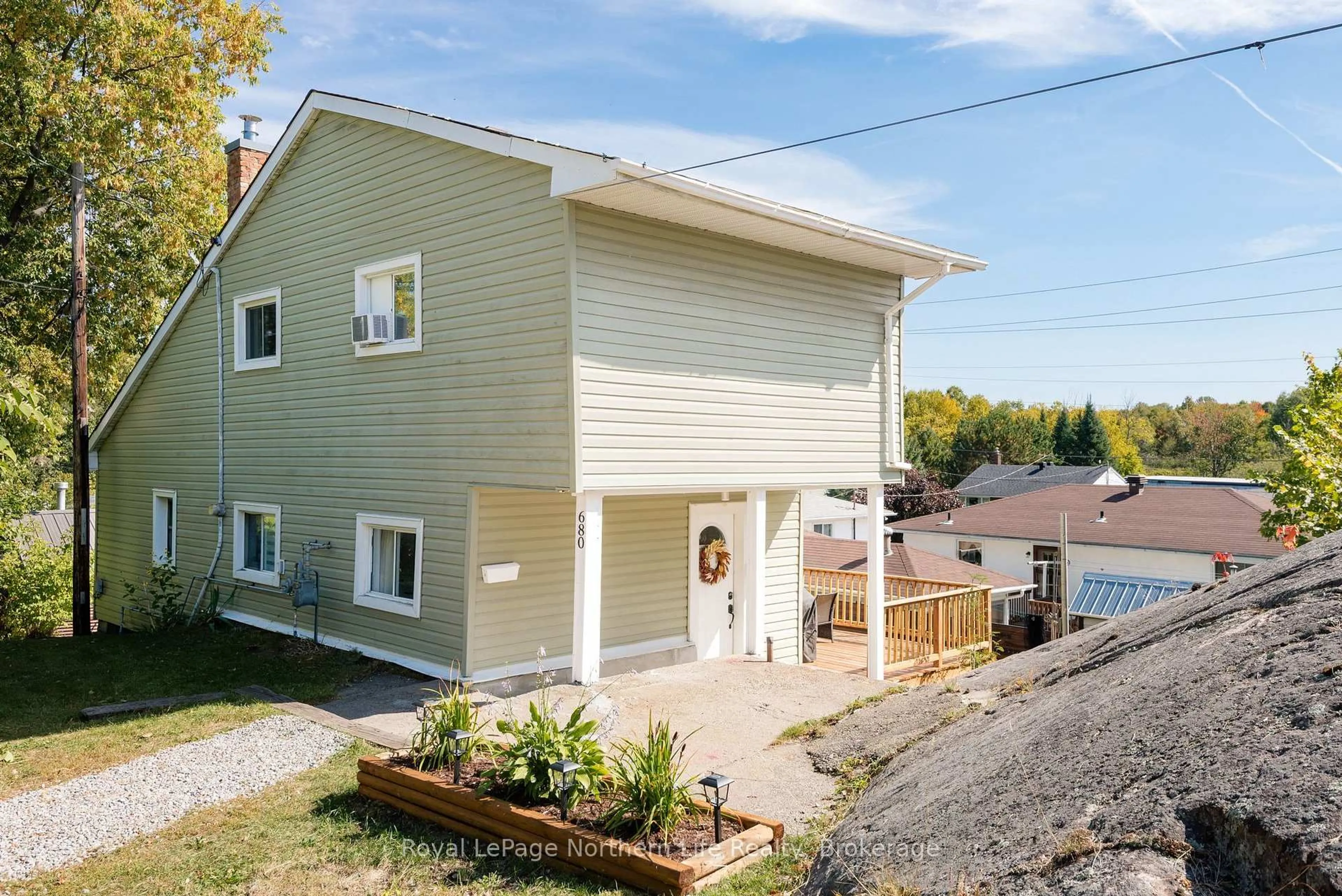 Unknown for 680 Hardy St, North Bay Ontario P1B 1S6