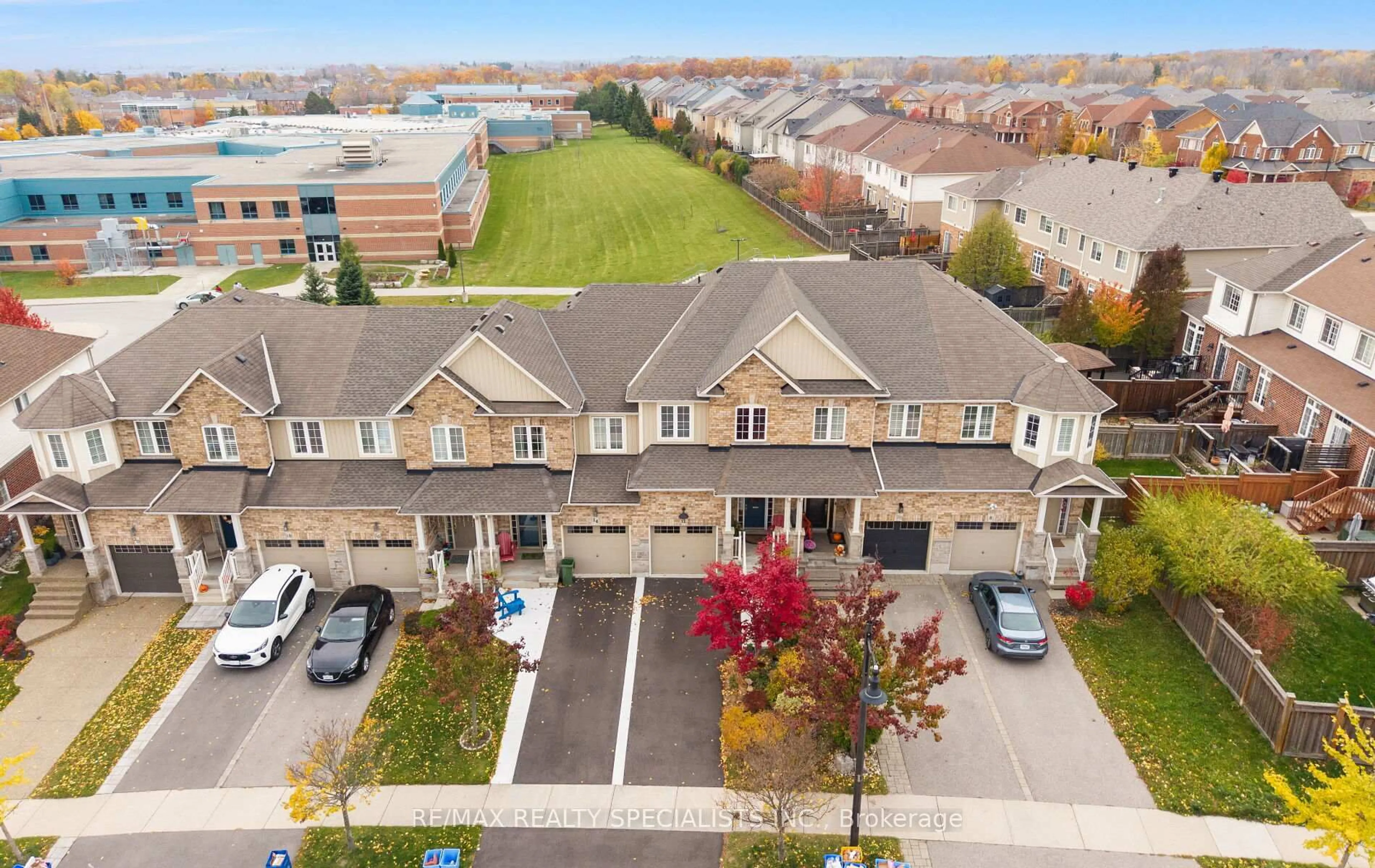 A pic from outside/outdoor area/front of a property/back of a property/a pic from drone, street for 12 Browview Dr, Hamilton Ontario L0R 2H9