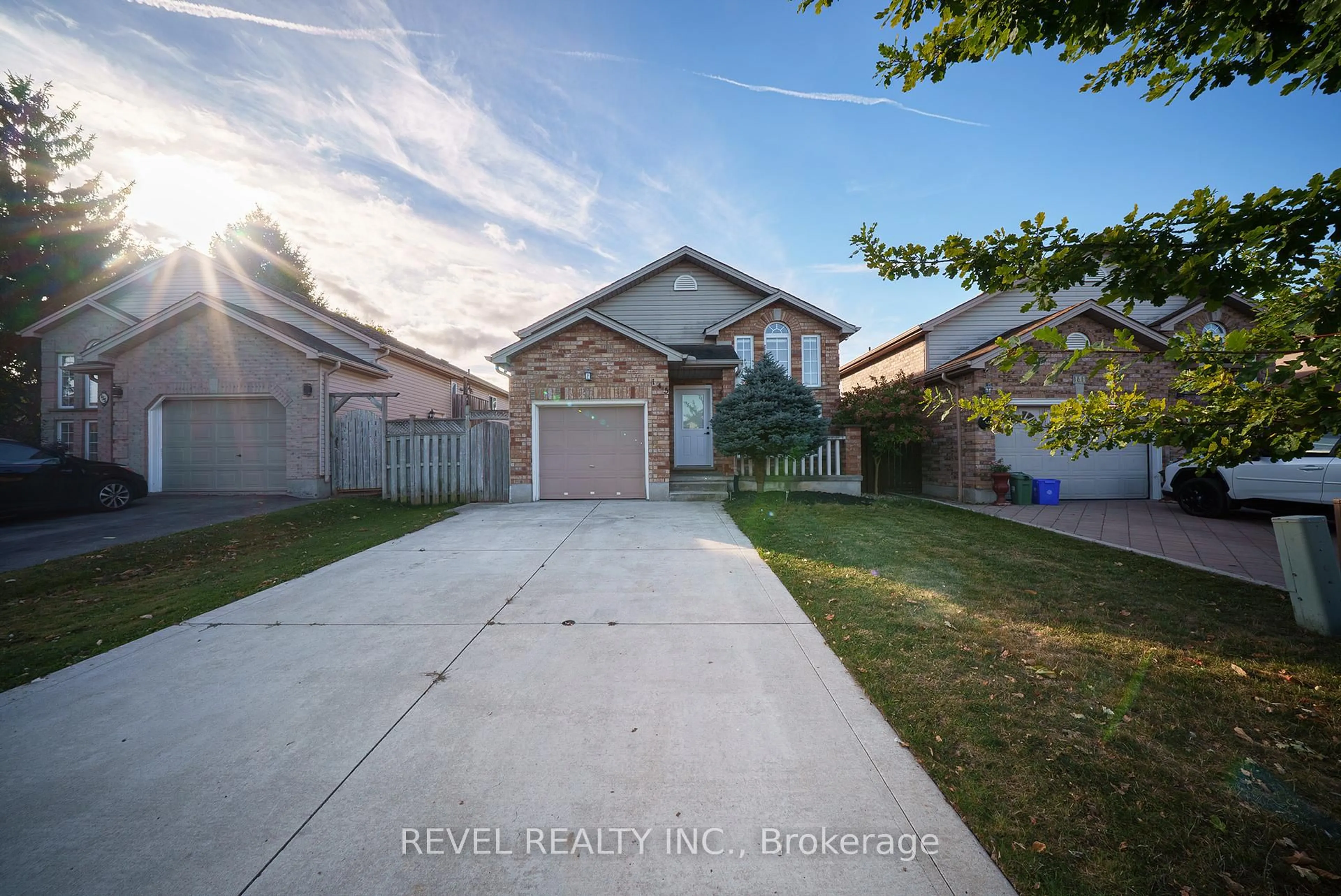 A pic from outside/outdoor area/front of a property/back of a property/a pic from drone, street for 145 Oldham St, London South Ontario N5Z 5E1