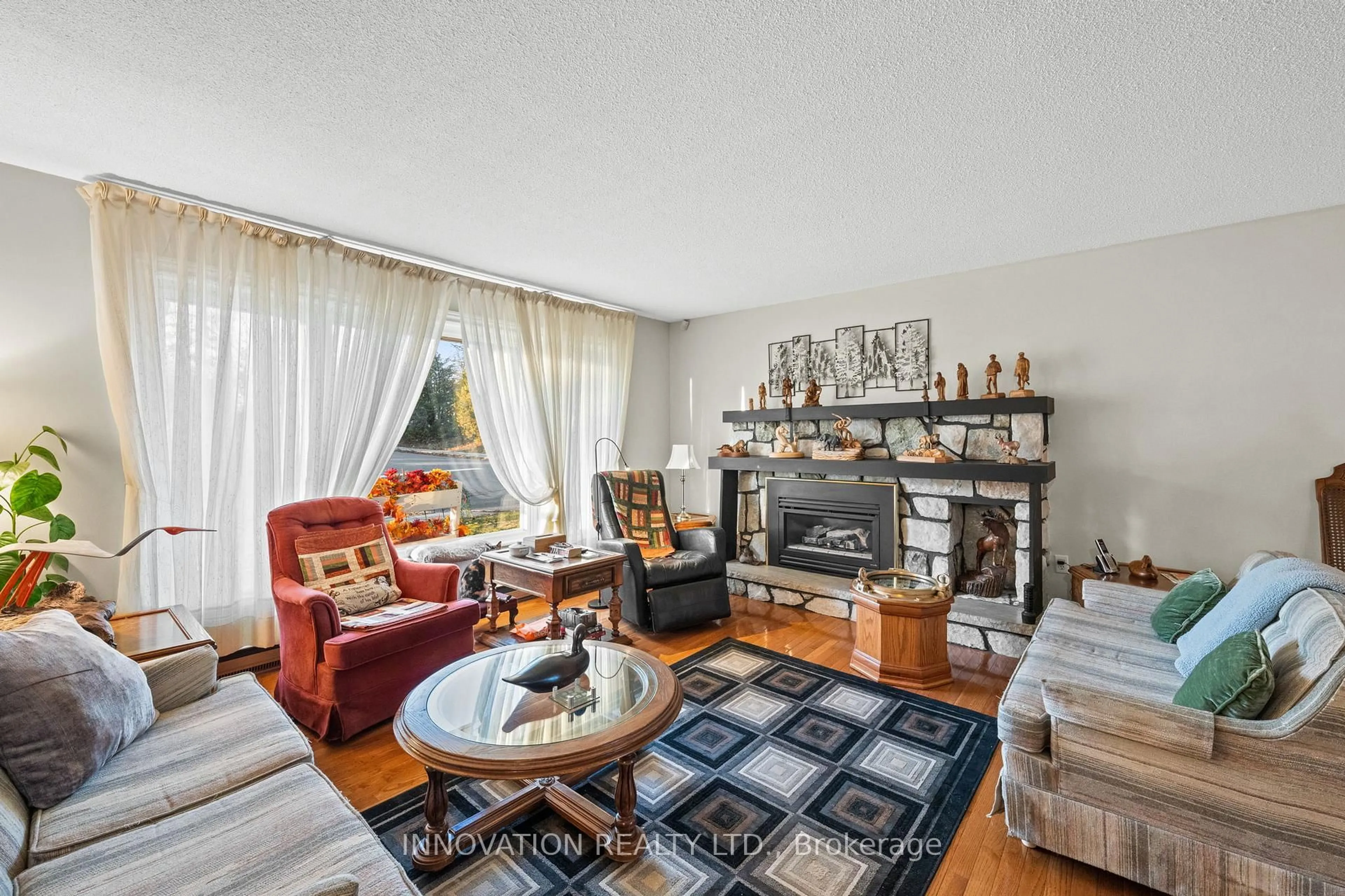 Living room with furniture, unknown for 87 Stephen St, Almonte Ontario K0A 1A0