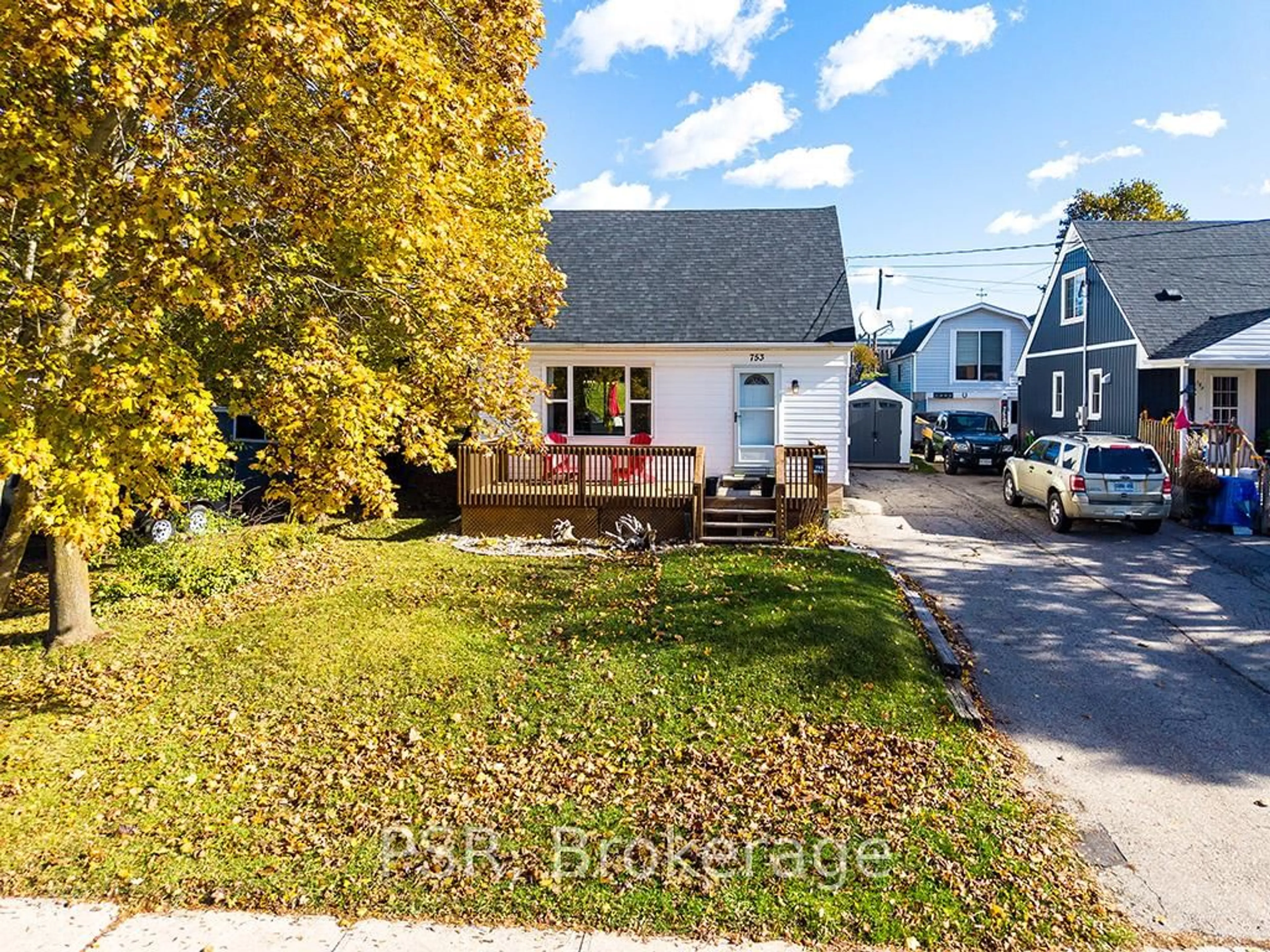 A pic from outside/outdoor area/front of a property/back of a property/a pic from drone, street for 753 8th Ave, Owen Sound Ontario N4K 3A5