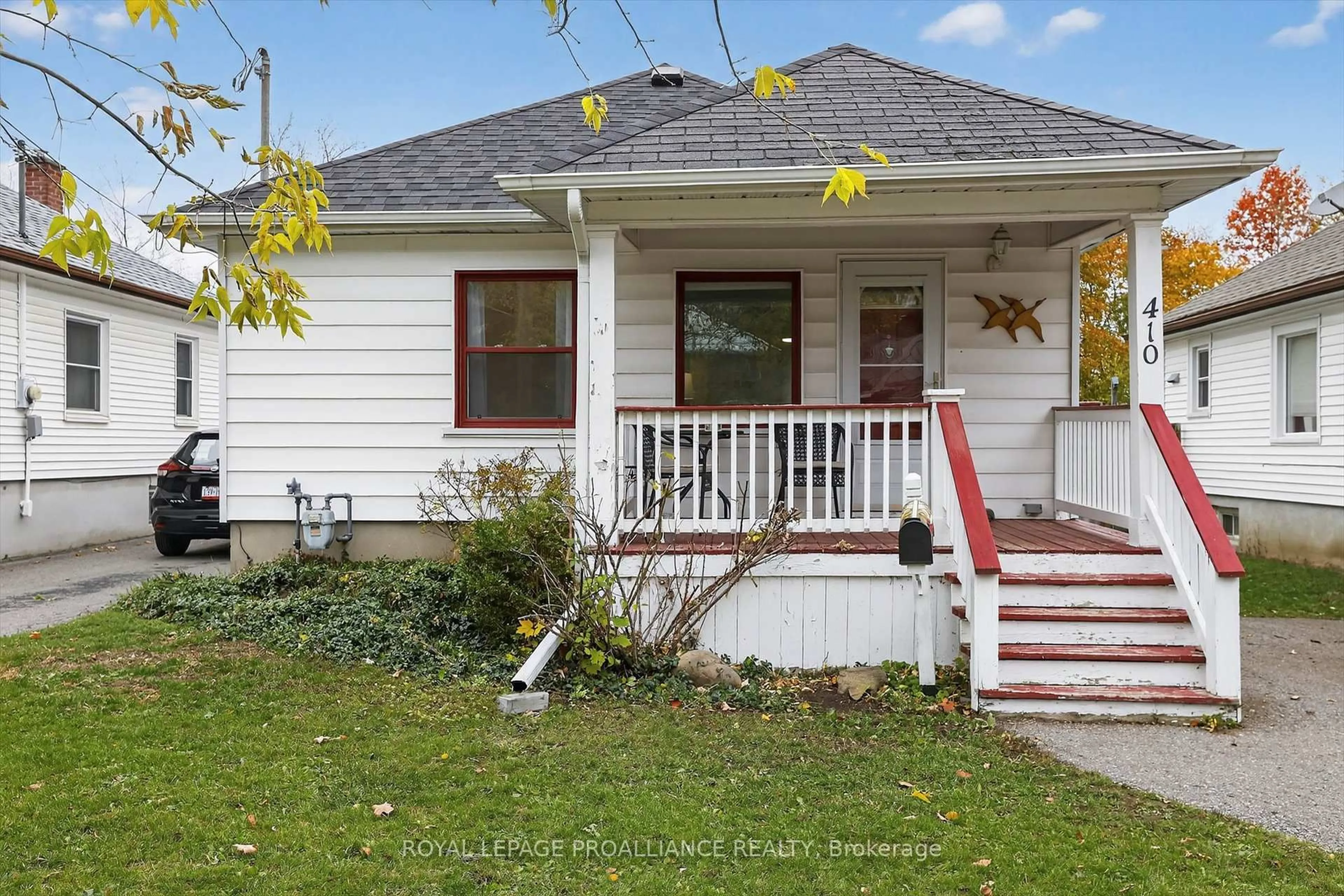 Home with vinyl exterior material, street for 410 Dublin St, Peterborough Ontario K9H 3C9