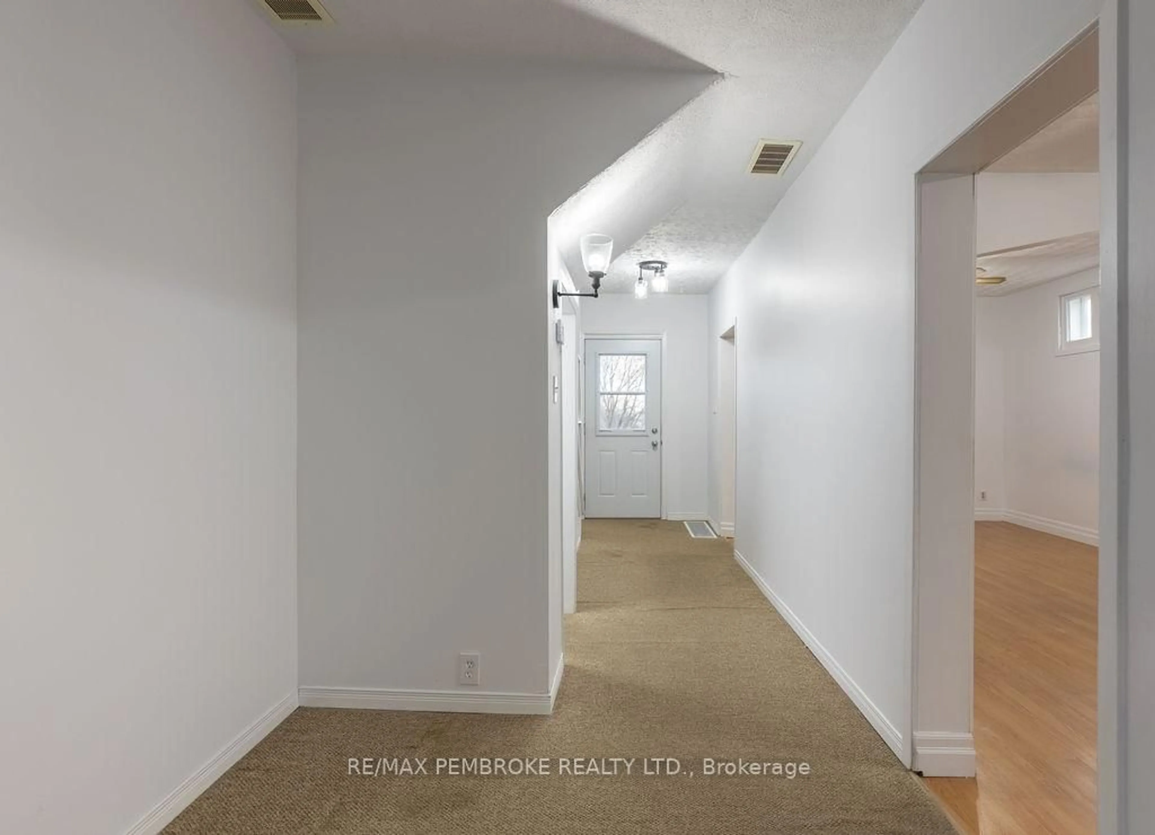 Unknown for 618 ELGIN St, Laurentian Valley Ontario K8A 4H2