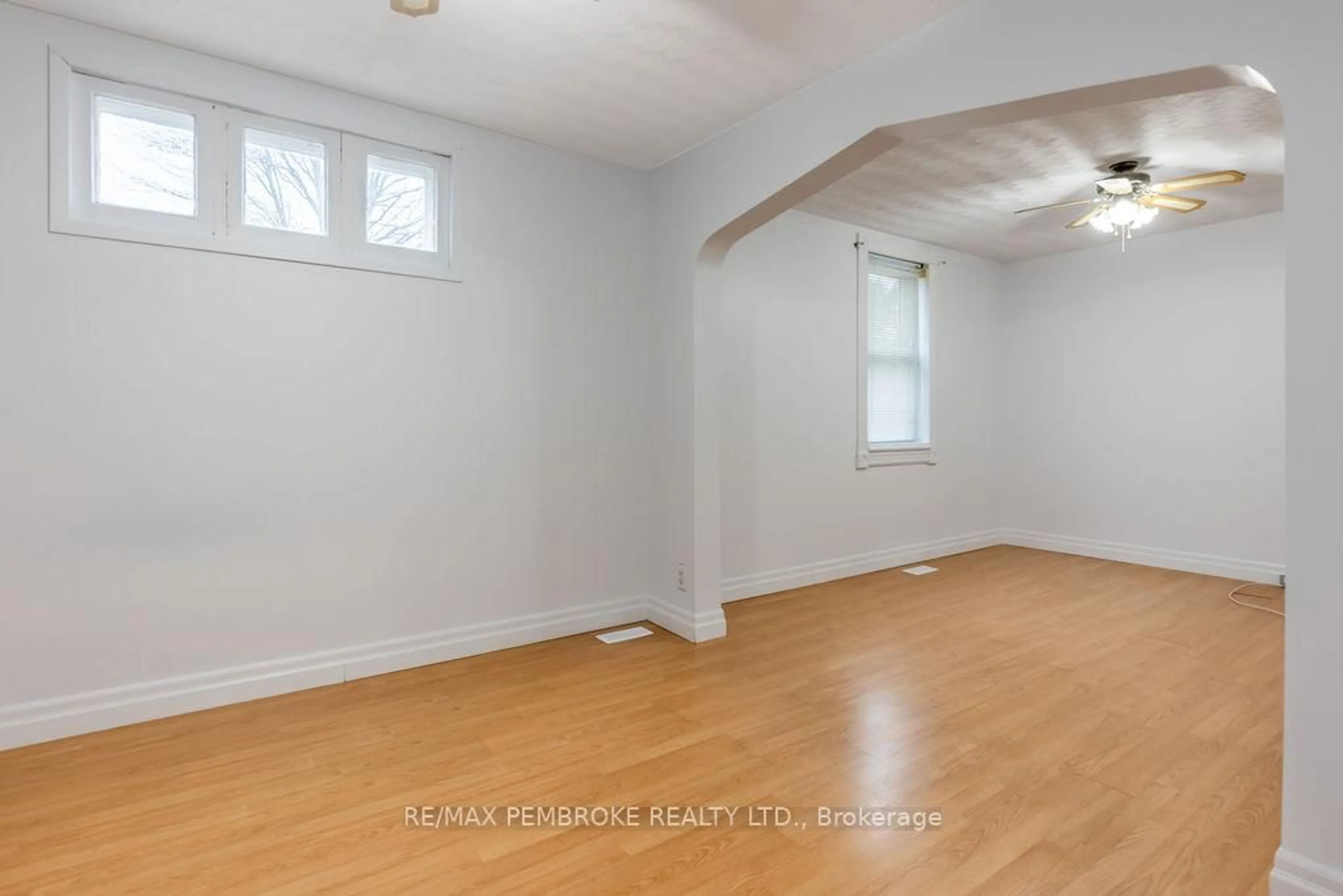 A pic of a room for 618 ELGIN St, Laurentian Valley Ontario K8A 4H2