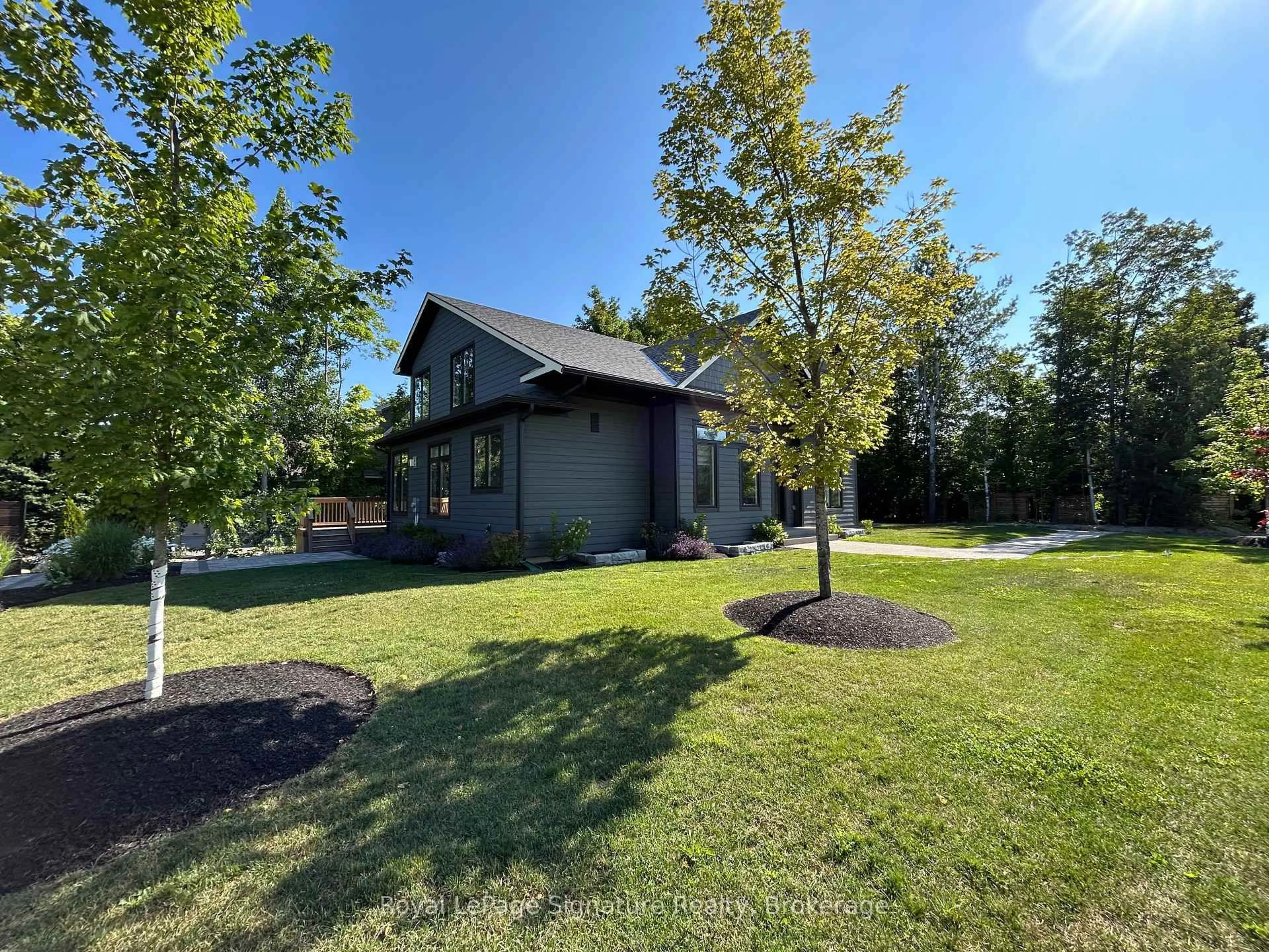 A pic from outside/outdoor area/front of a property/back of a property/a pic from drone, unknown for 115 Rankin's Cres, Blue Mountains Ontario N0H 2P0