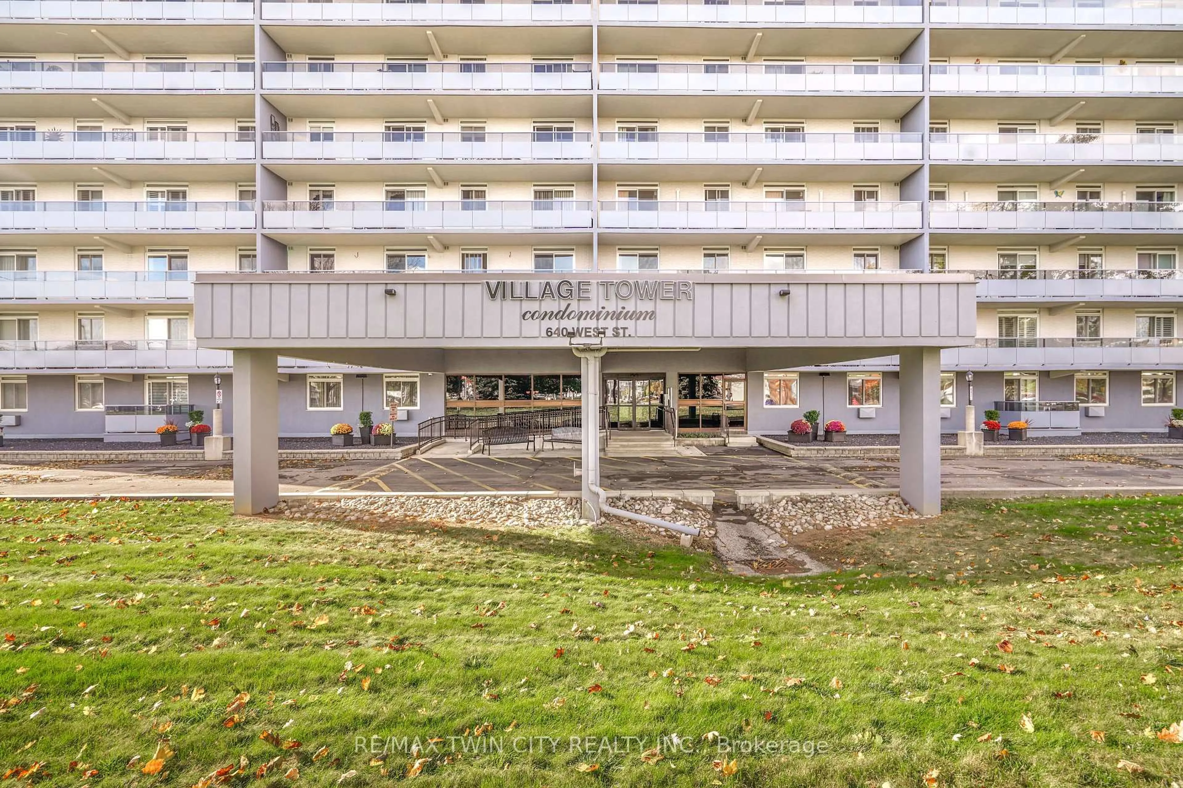 Patio, building for 640 West St #305, Brantford Ontario N3R 6M3