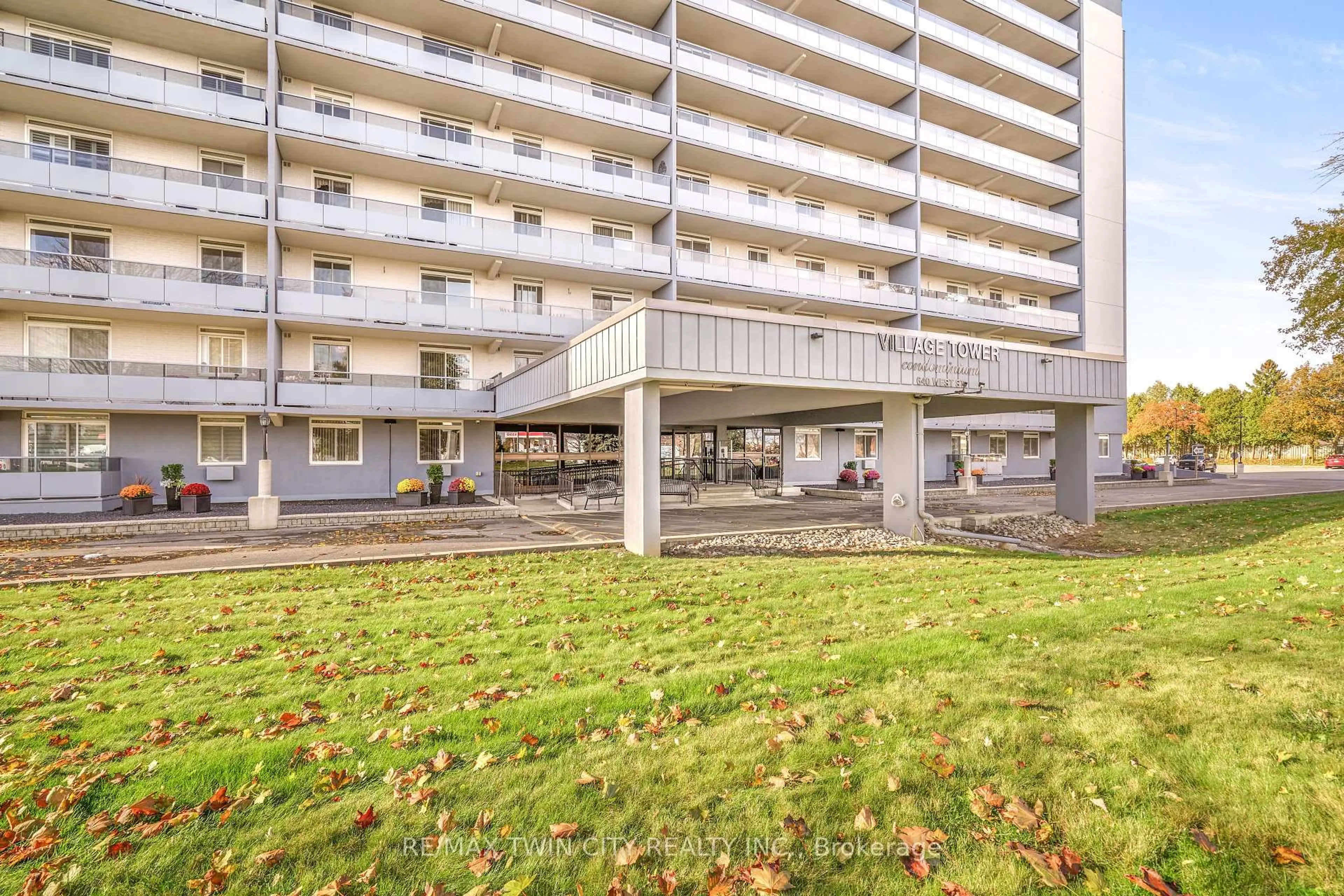 Patio, building for 640 West St #305, Brantford Ontario N3R 6M3