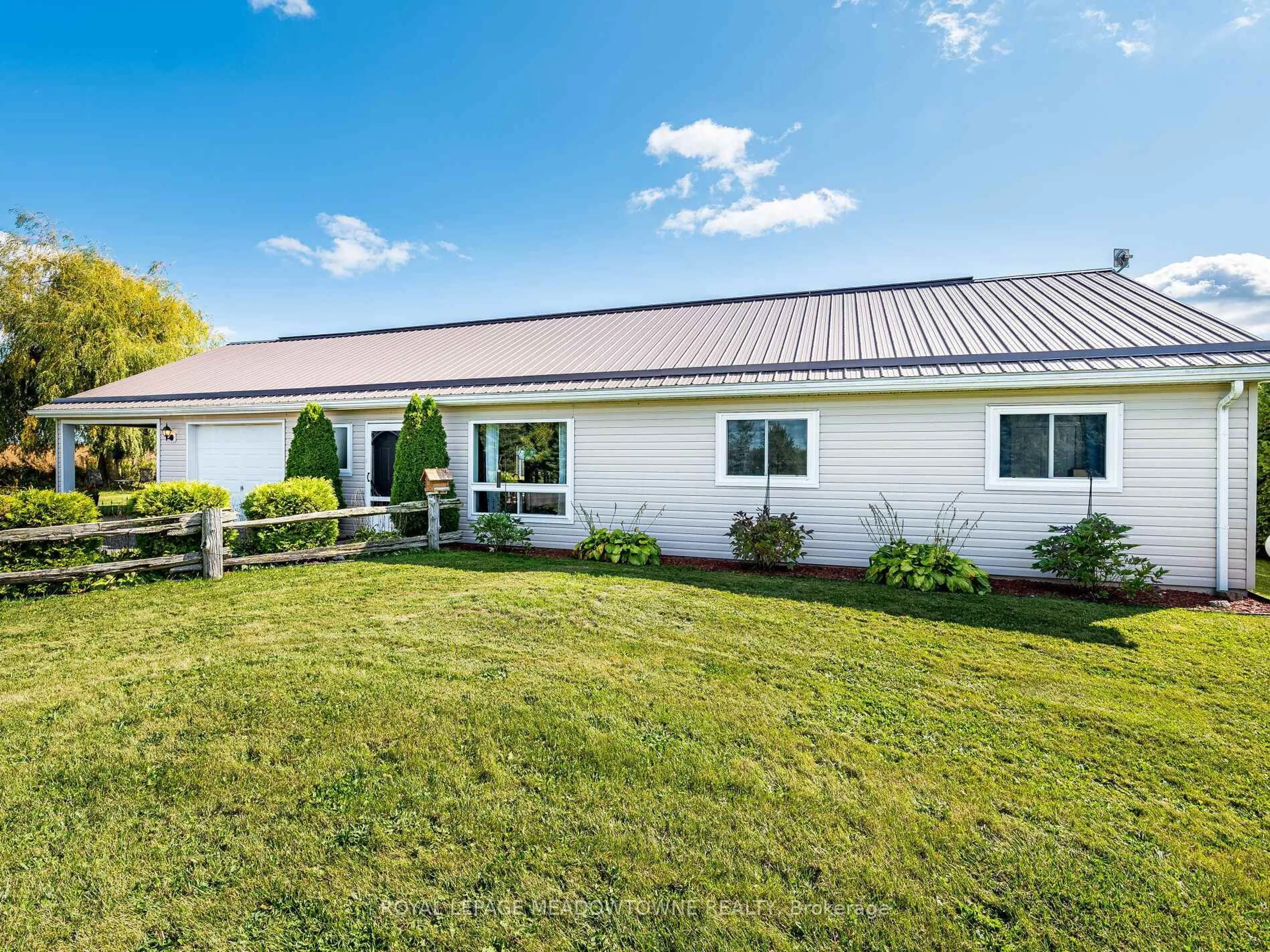 Home with vinyl exterior material, unknown for 106790 Southgate Road 10, Southgate Ontario N0C 1B0