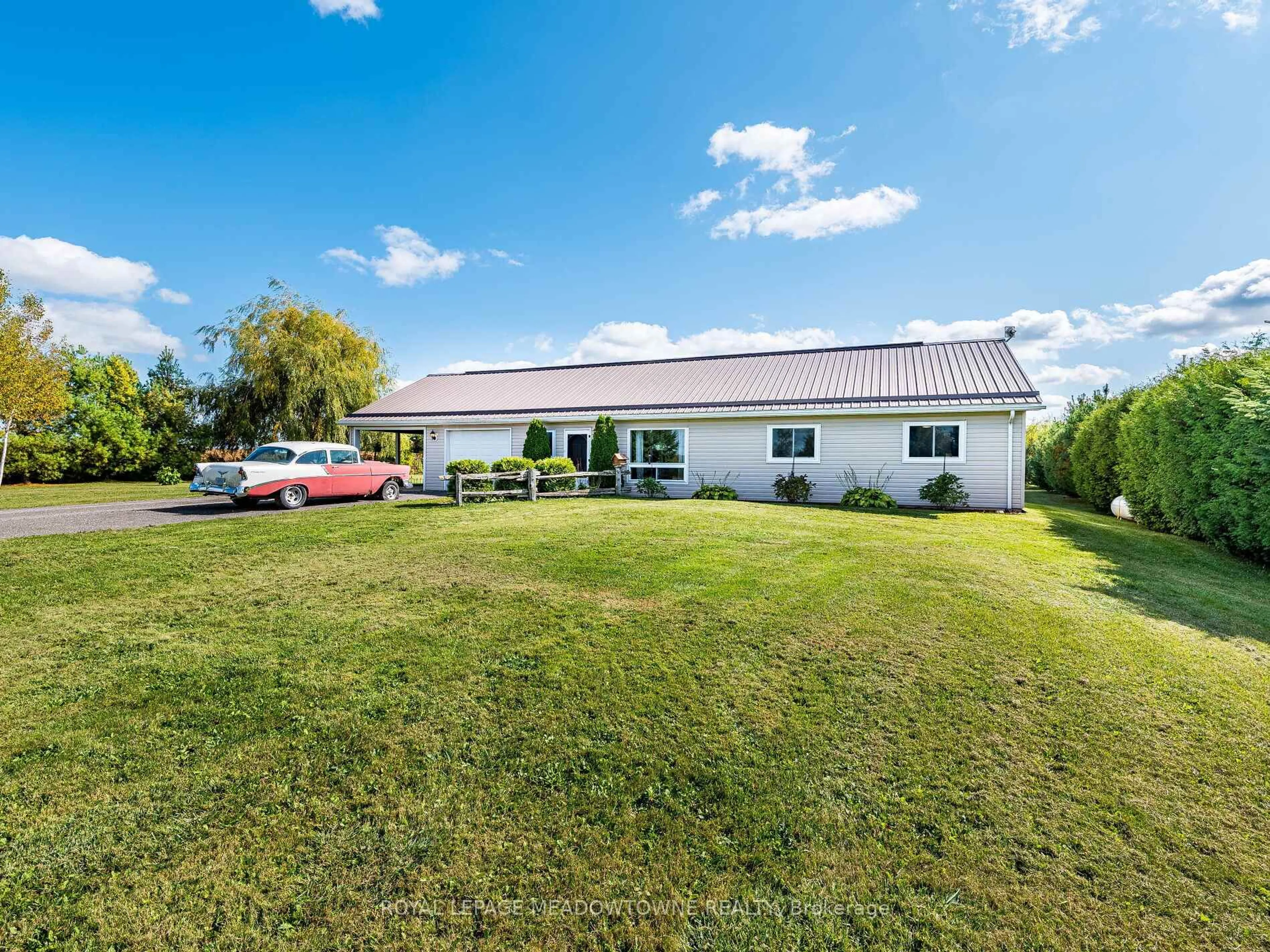 A pic from outside/outdoor area/front of a property/back of a property/a pic from drone, building for 106790 Southgate Road 10, Southgate Ontario N0C 1B0