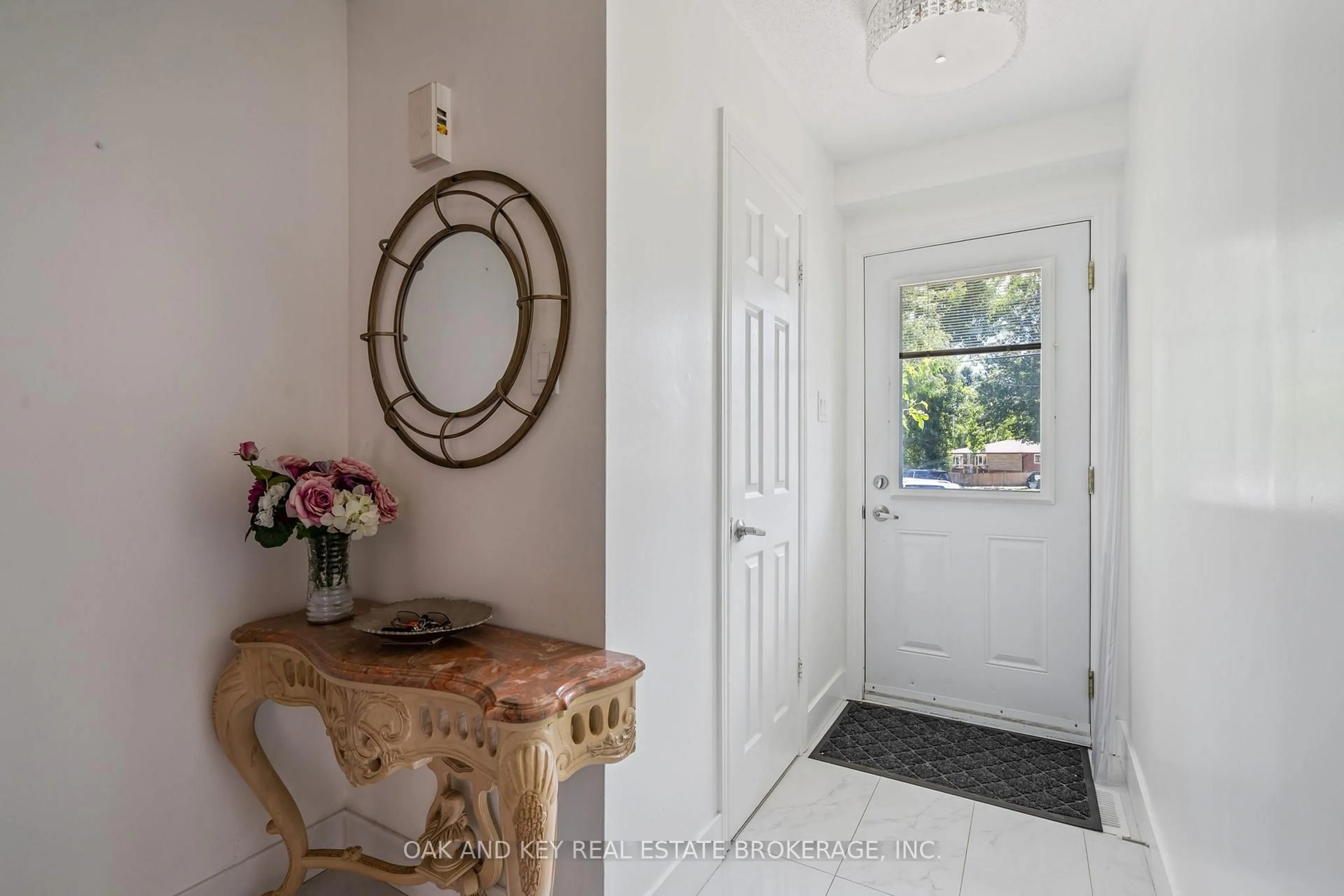Indoor entryway for 230 Clarke Rd #26, London East Ontario N5W 5P5