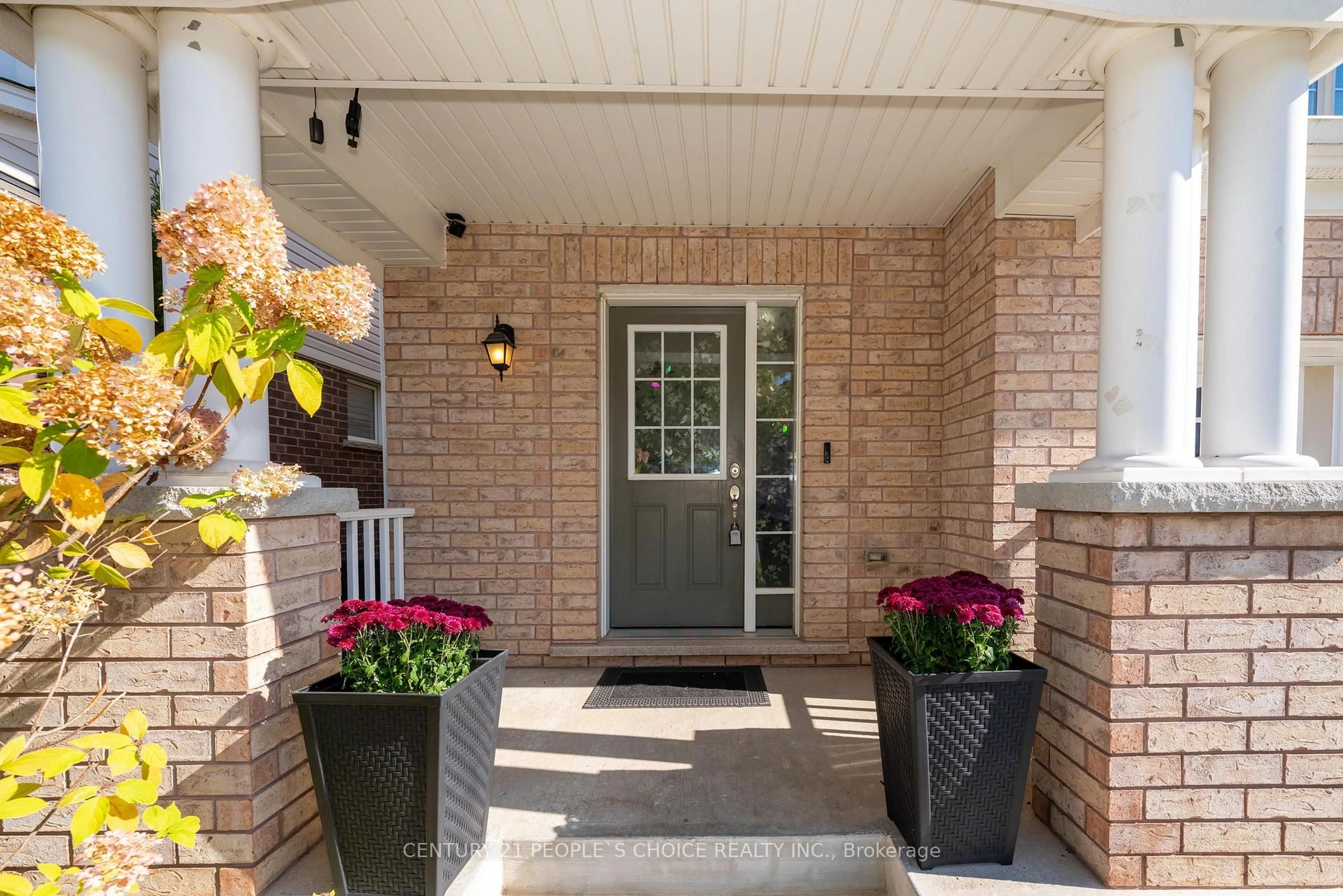 Indoor entryway for 335 Falling Green Cres, Kitchener Ontario N2R 0G4