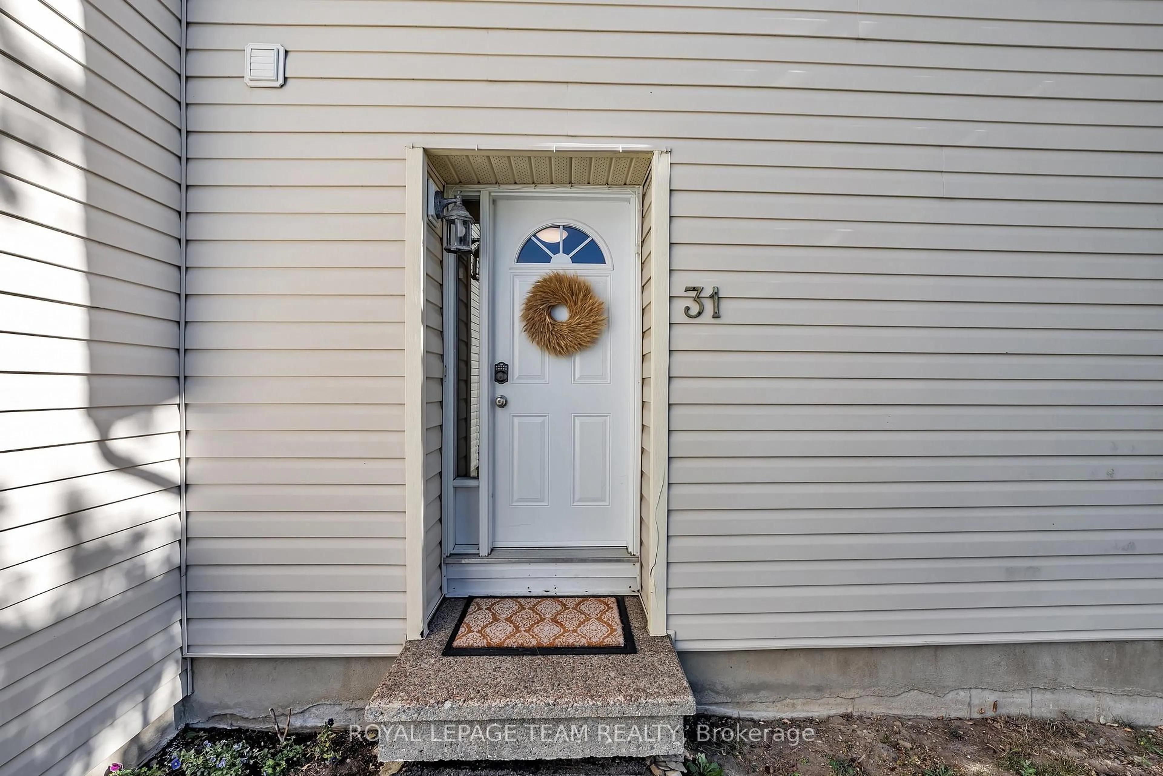 Indoor entryway for 31 Malvern Dr #10, Ottawa Ontario K2J 1M8