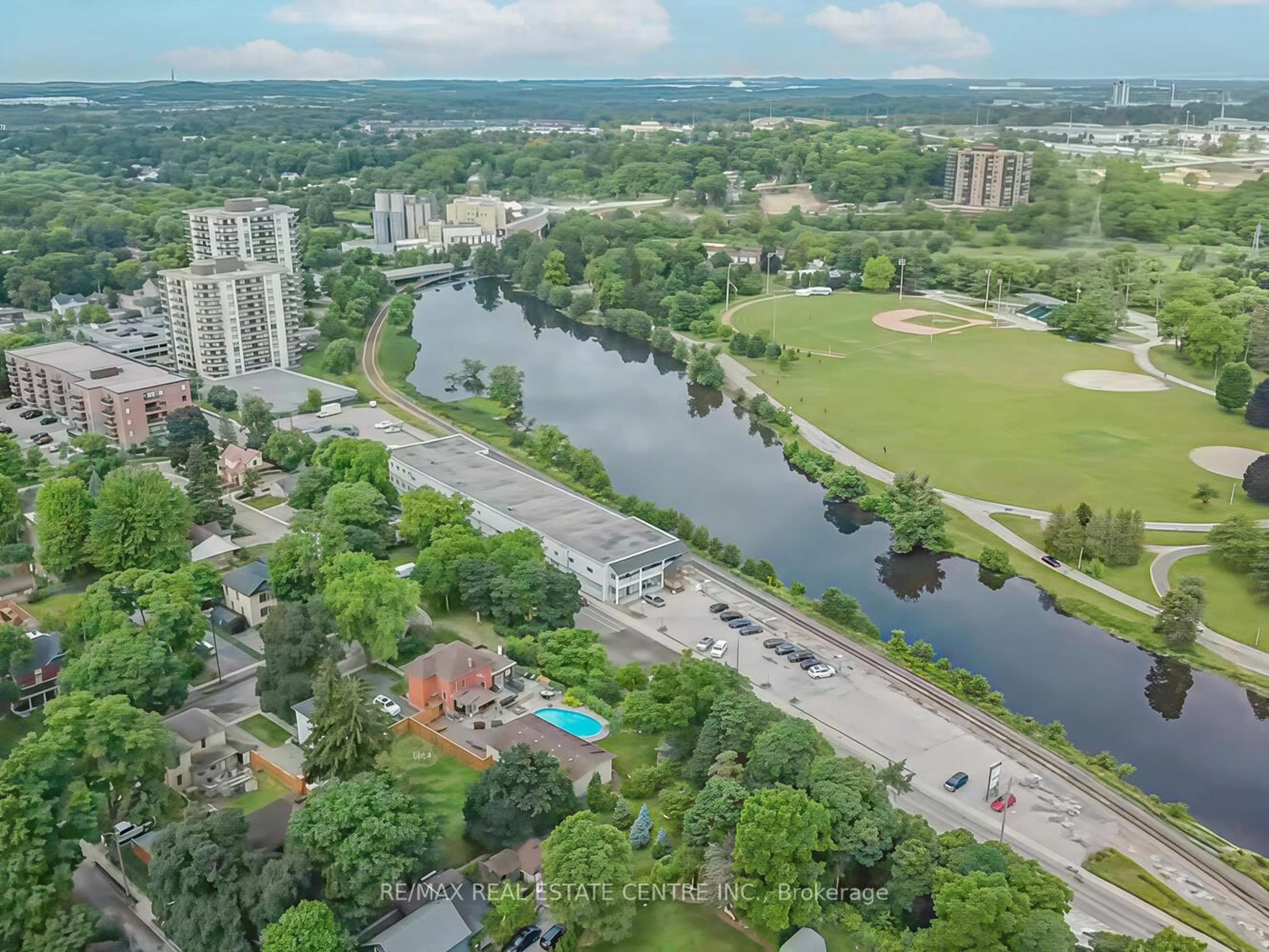 A pic from outside/outdoor area/front of a property/back of a property/a pic from drone, water/lake/river/ocean view for 535 Margaret St #4, Cambridge Ontario N3H 0A5