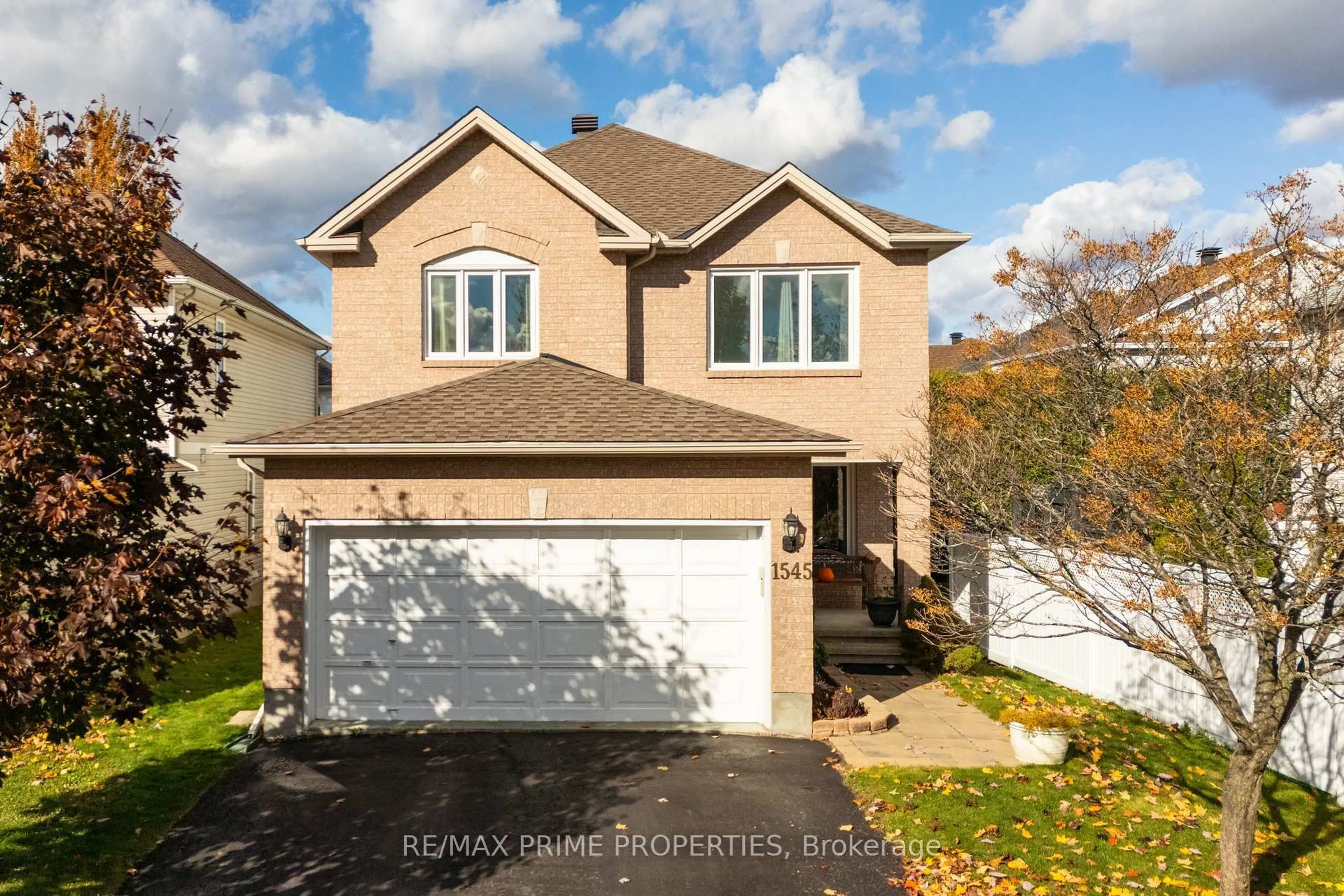 Home with vinyl exterior material, street for 1545 Senateurs Way, Orleans Ontario K4A 4A2