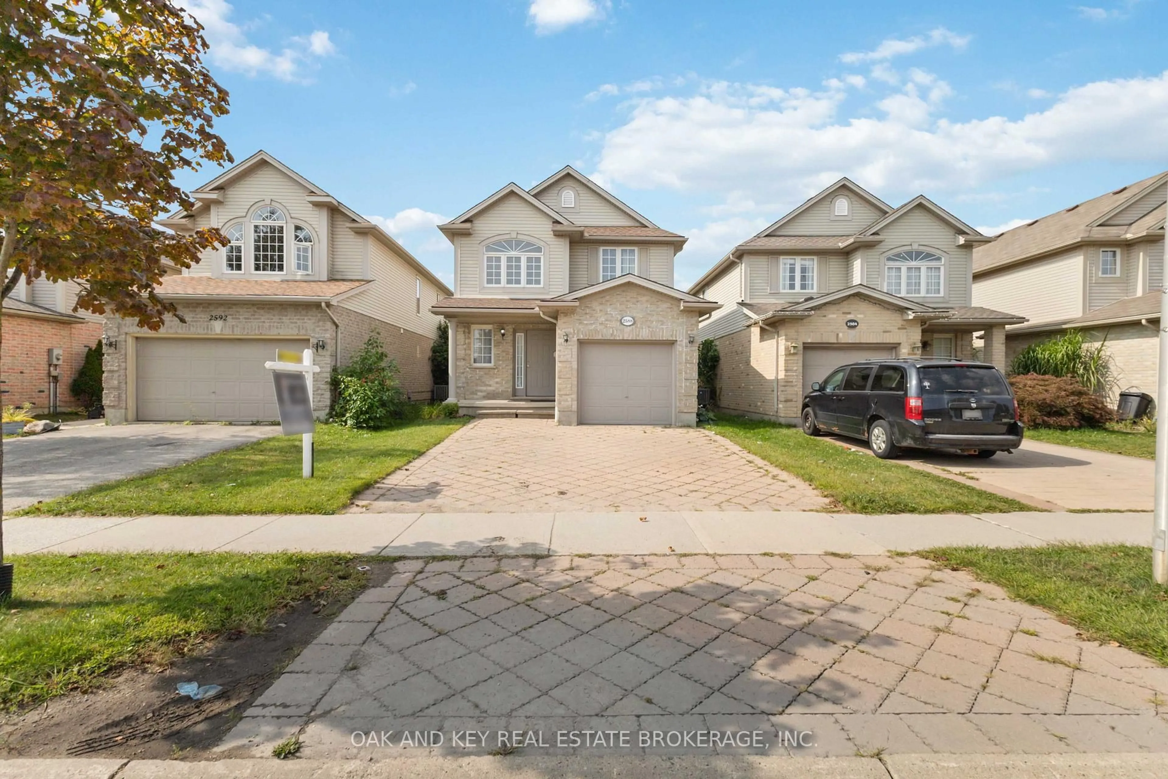 A pic from outside/outdoor area/front of a property/back of a property/a pic from drone, street for 2588 Meadowgate Blvd, London South Ontario N6M 1L8