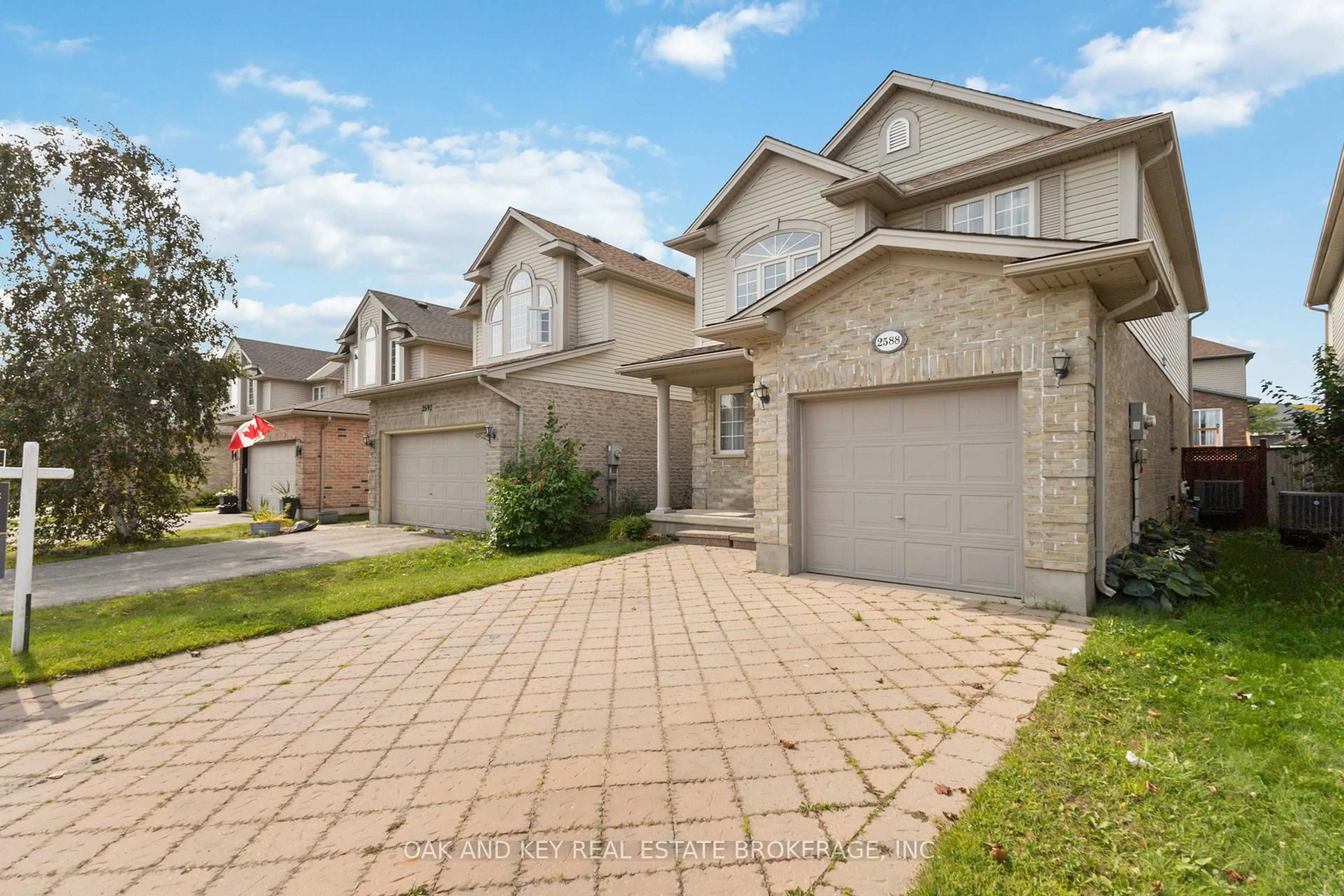 A pic from outside/outdoor area/front of a property/back of a property/a pic from drone, street for 2588 Meadowgate Blvd, London South Ontario N6M 1L8