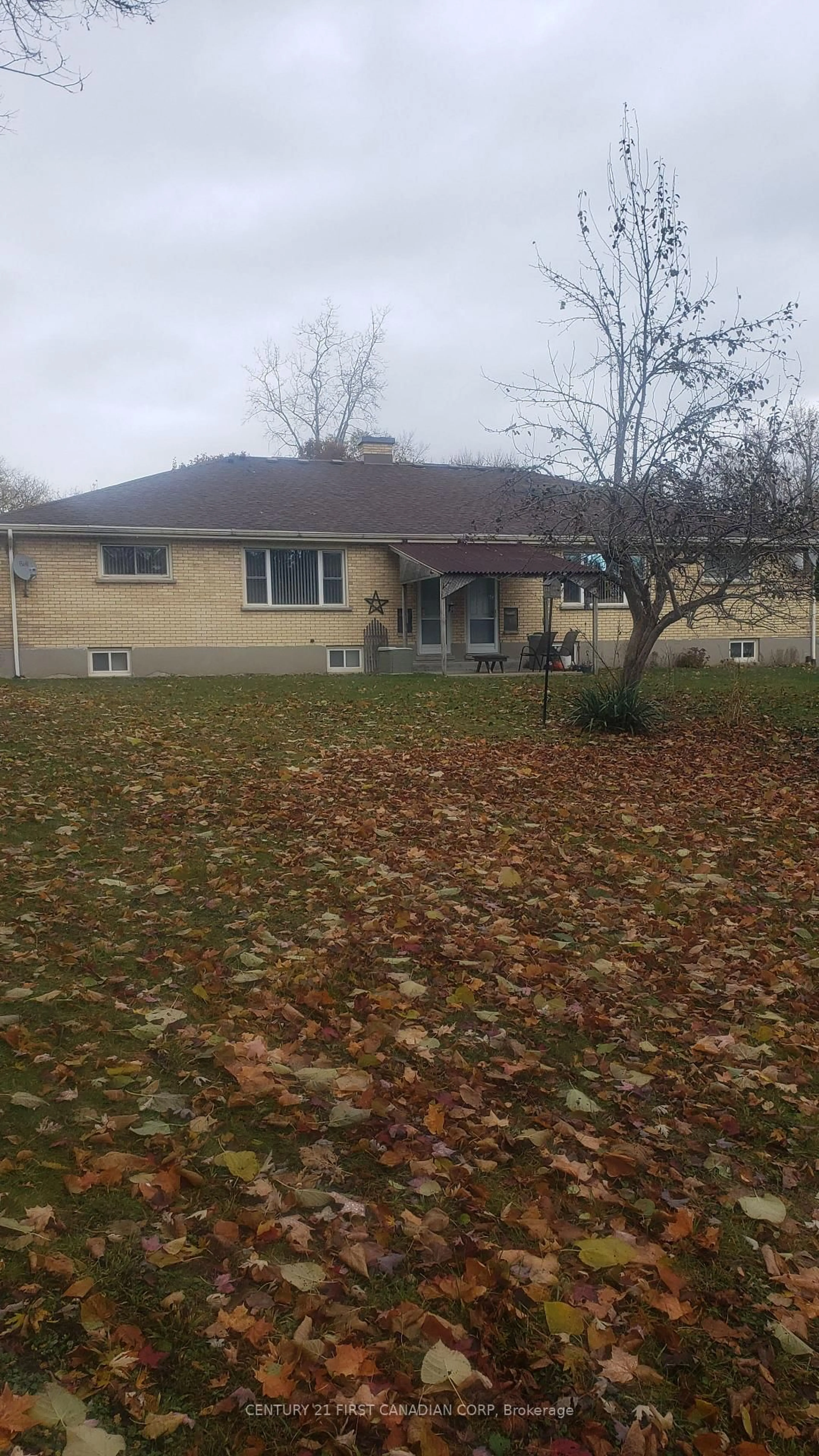 A pic from outside/outdoor area/front of a property/back of a property/a pic from drone, unknown for 29 Balfour Pl, London East Ontario N5W 4V7