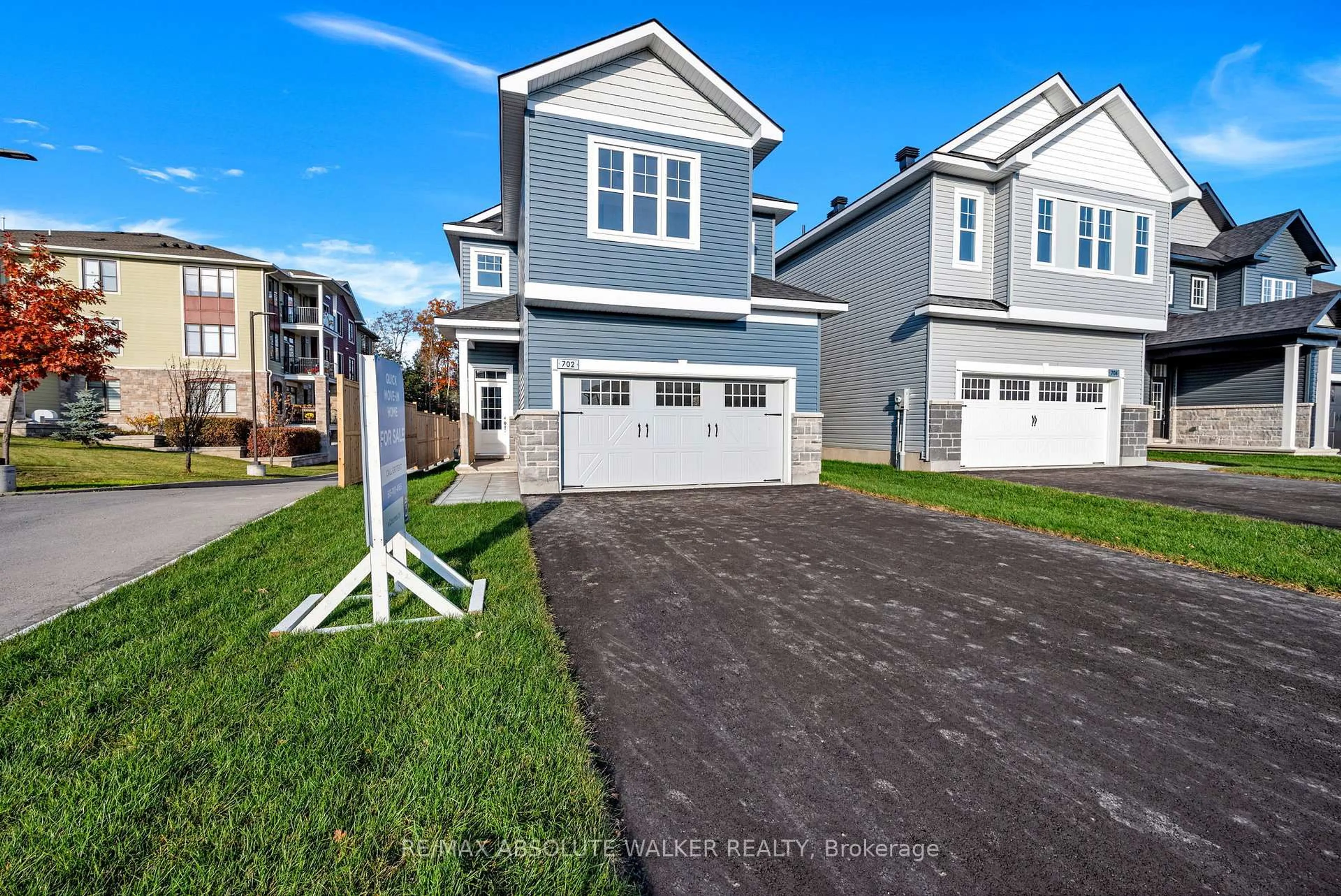 Home with vinyl exterior material, street for 702 DU RIVAGE St, Clarence-Rockland Ontario K4K 0K1