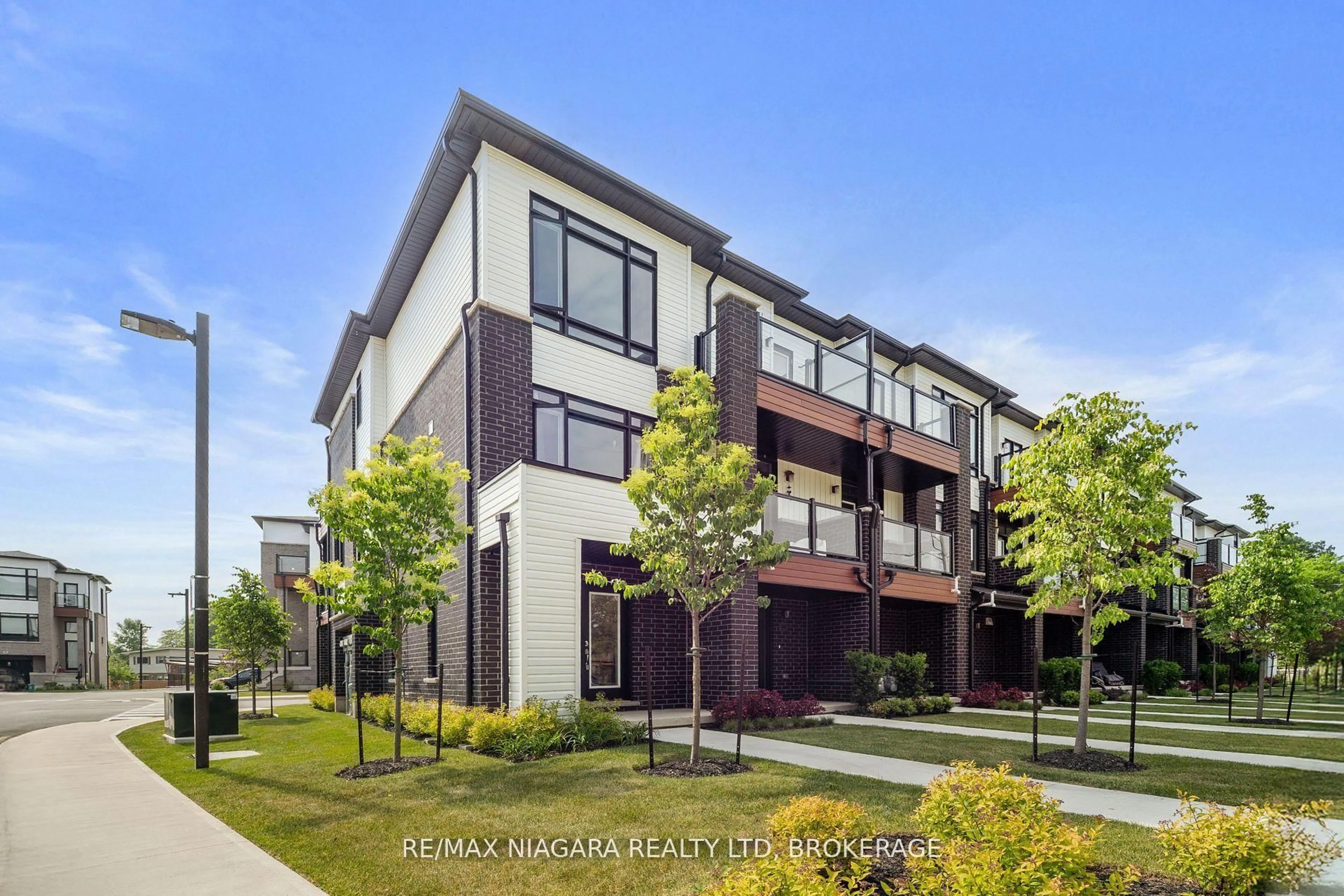 Home with brick exterior material, street for 2 Sidney Rose Common, St. Catharines Ontario L2T 0B3