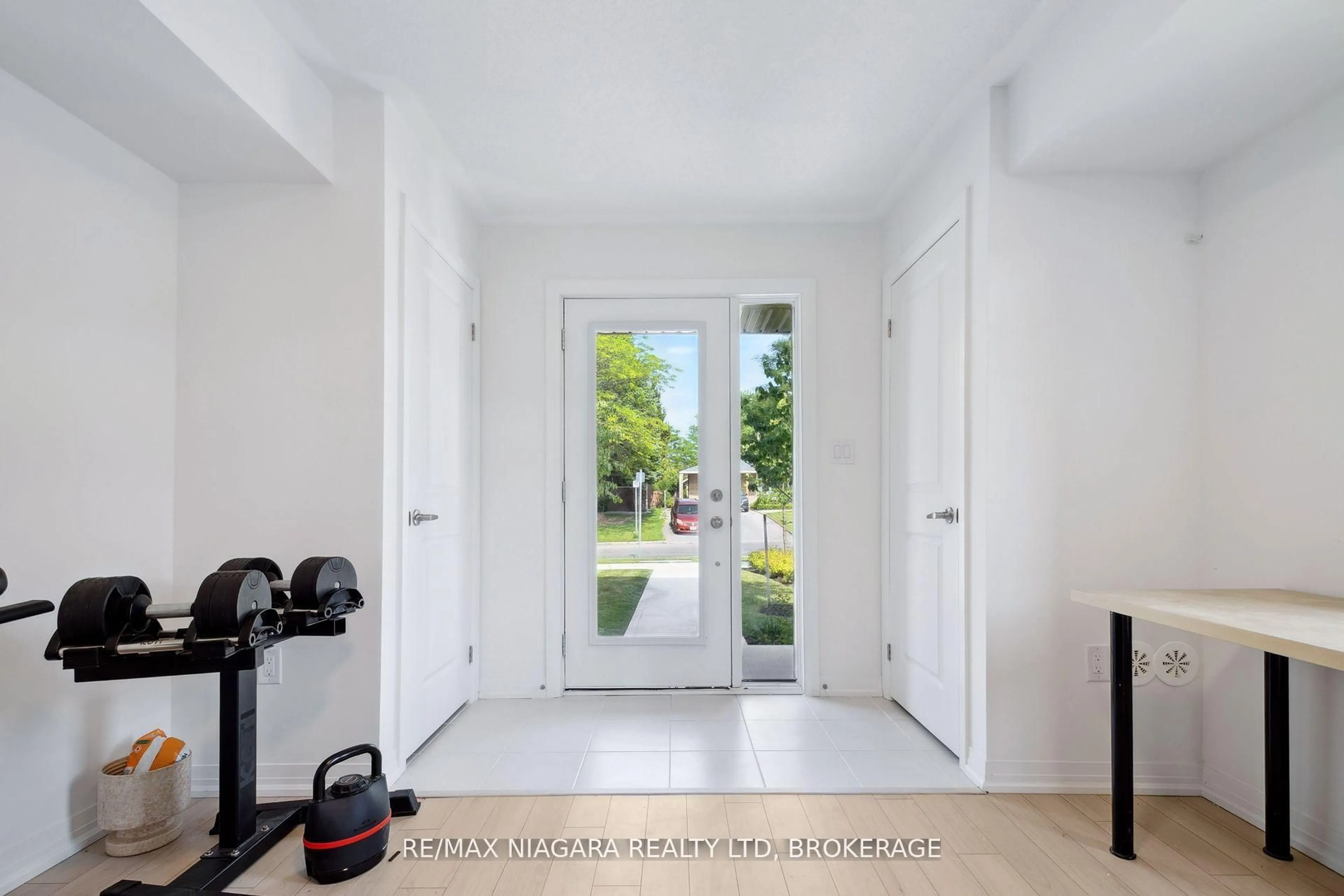 Indoor entryway for 2 Sidney Rose Common, St. Catharines Ontario L2T 0B3