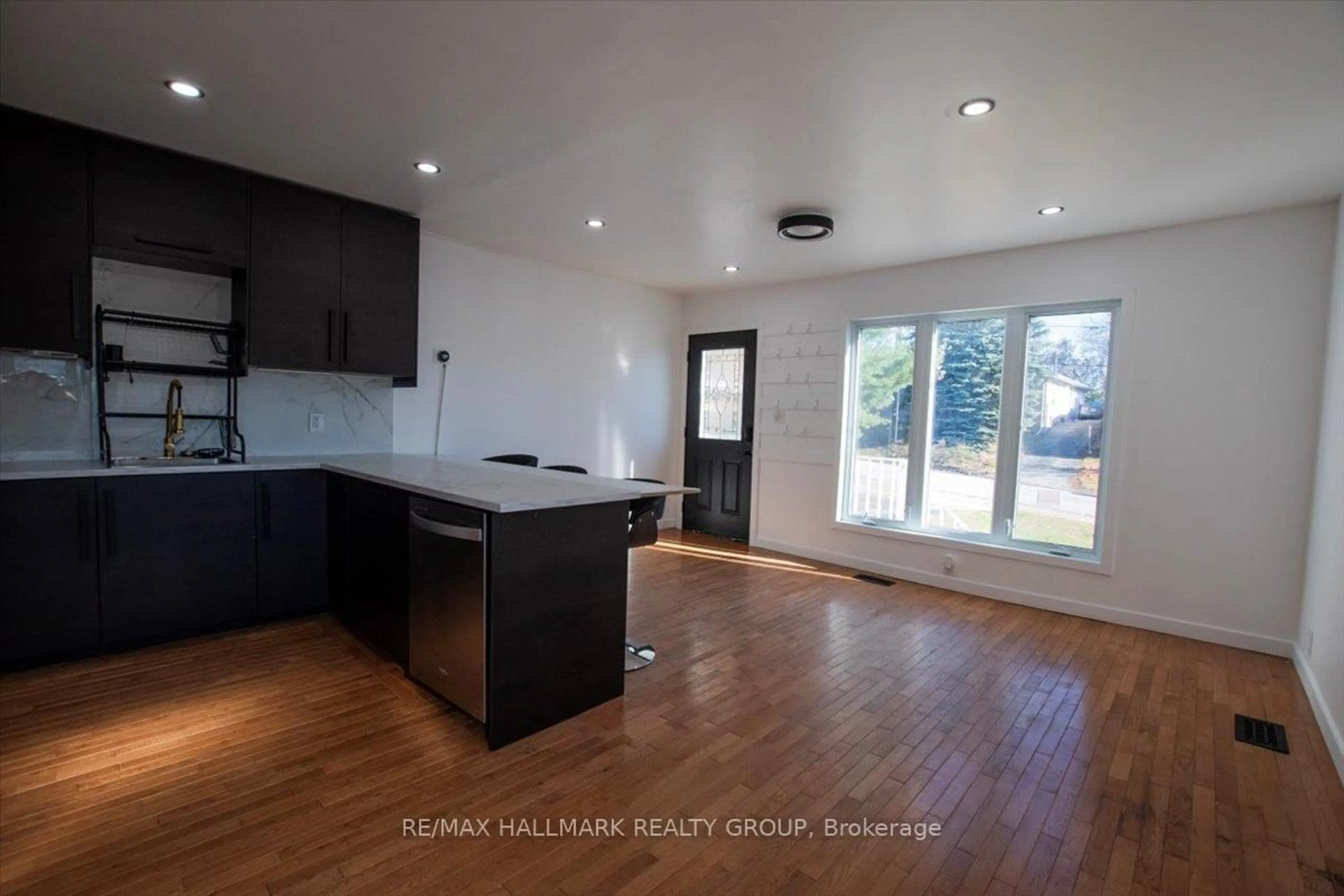 Open concept kitchen, wood/laminate floor for 367 Princess St, North Bay Ontario P1B 6C7