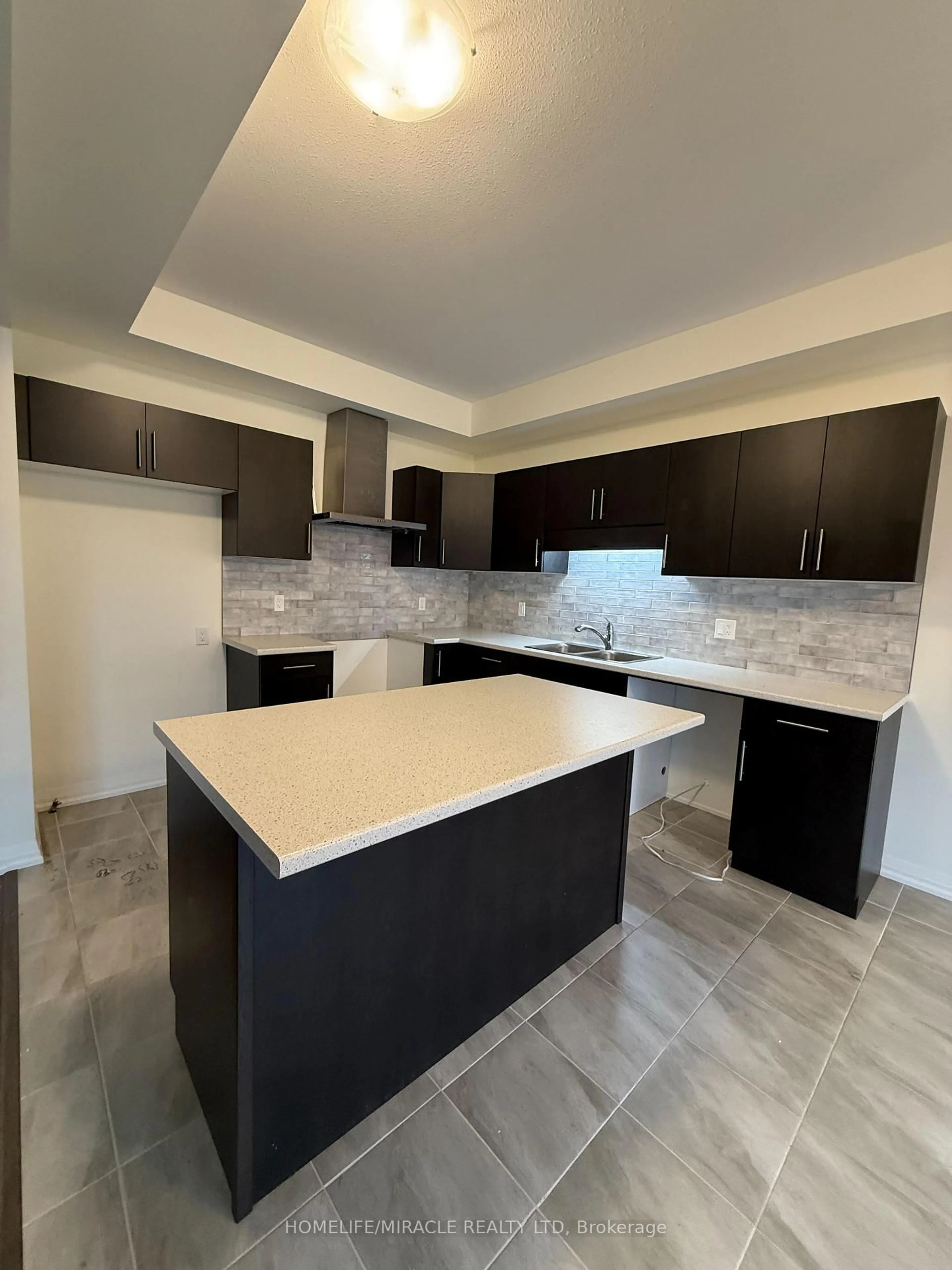 Open concept kitchen, ceramic/tile floor for 72 Samuel Ave, Pelham Ontario L0S 1E1
