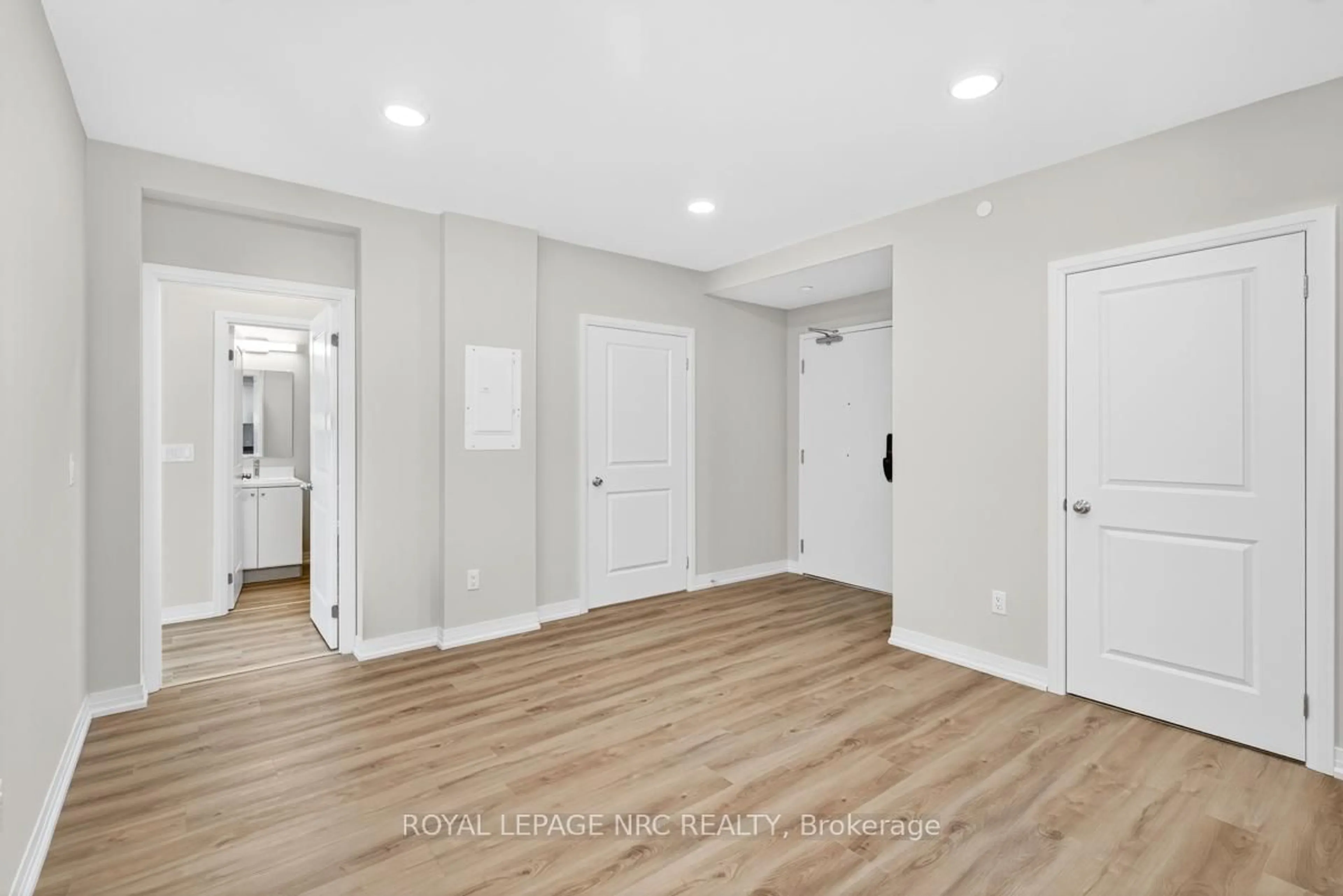 Indoor entryway for 50 HERRICK Ave #223, St. Catharines Ontario L2P 2T9