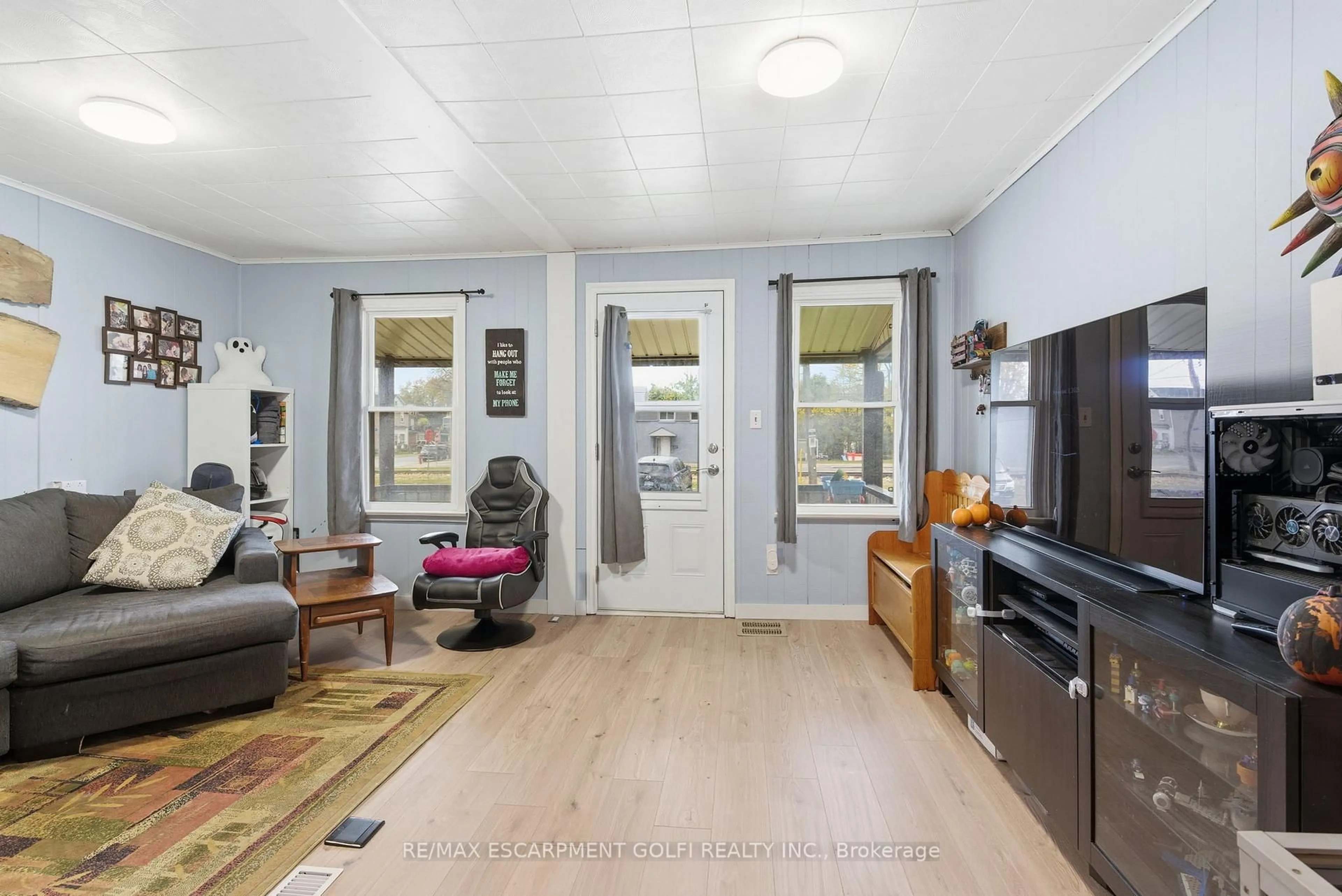 Living room with furniture, unknown for 159 Durham St, Port Colborne Ontario L3K 1E2