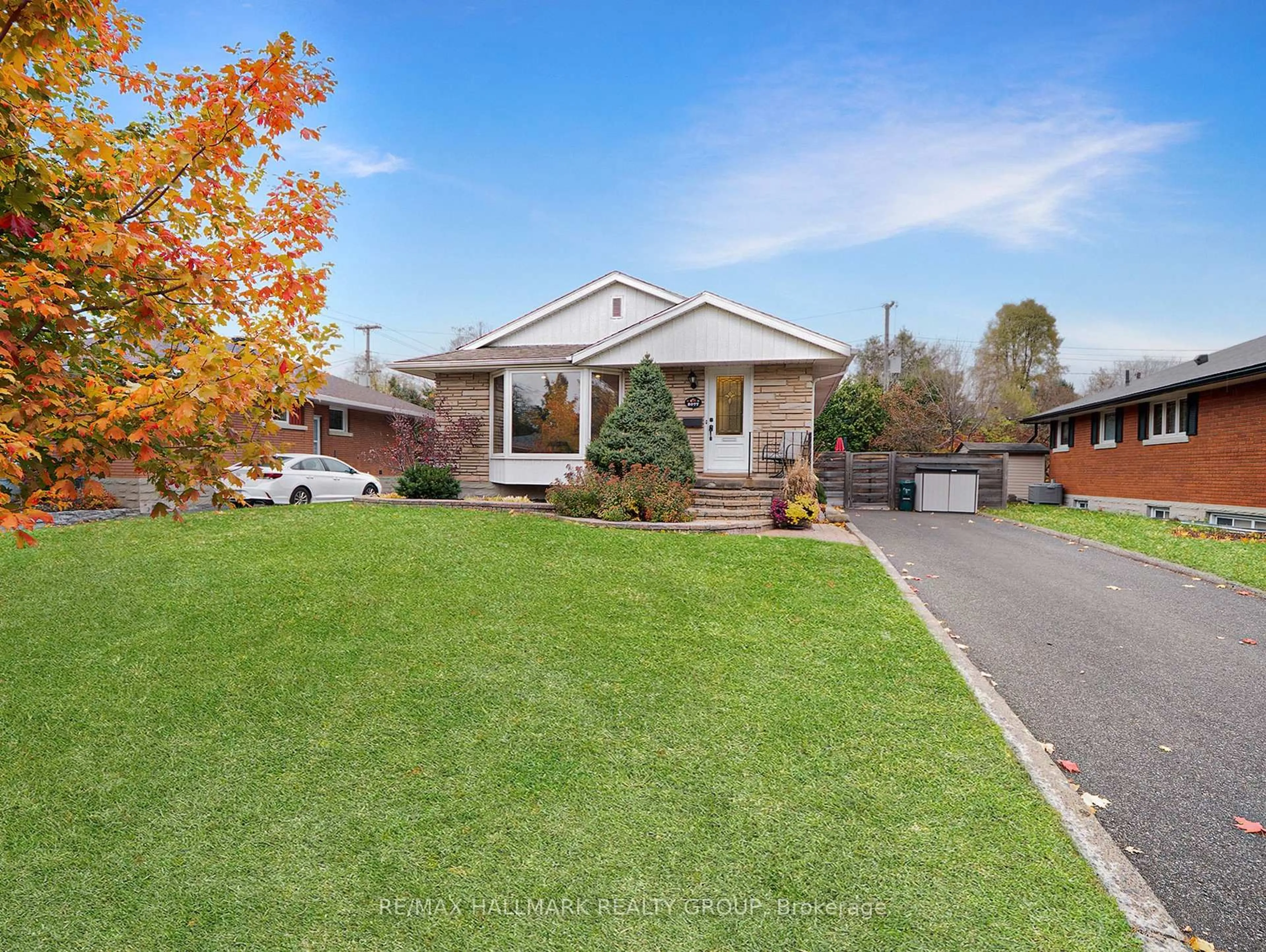 A pic from outside/outdoor area/front of a property/back of a property/a pic from drone, street for 2077 Lemay Cres, Ottawa Ontario K1G 2X5