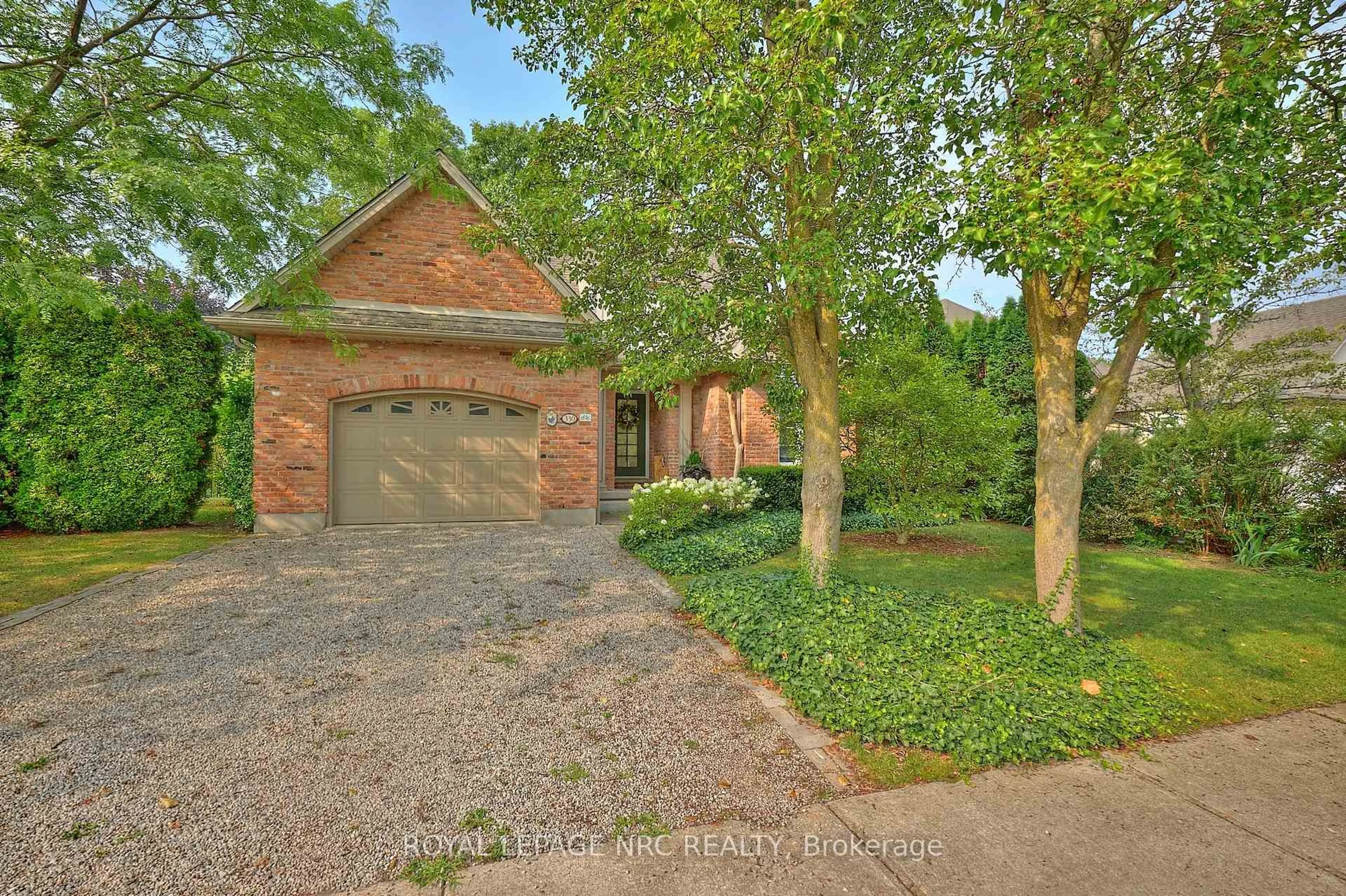 Home with brick exterior material, water/lake/river/ocean view for 330 John St, Niagara-on-the-Lake Ontario L0S 1J0