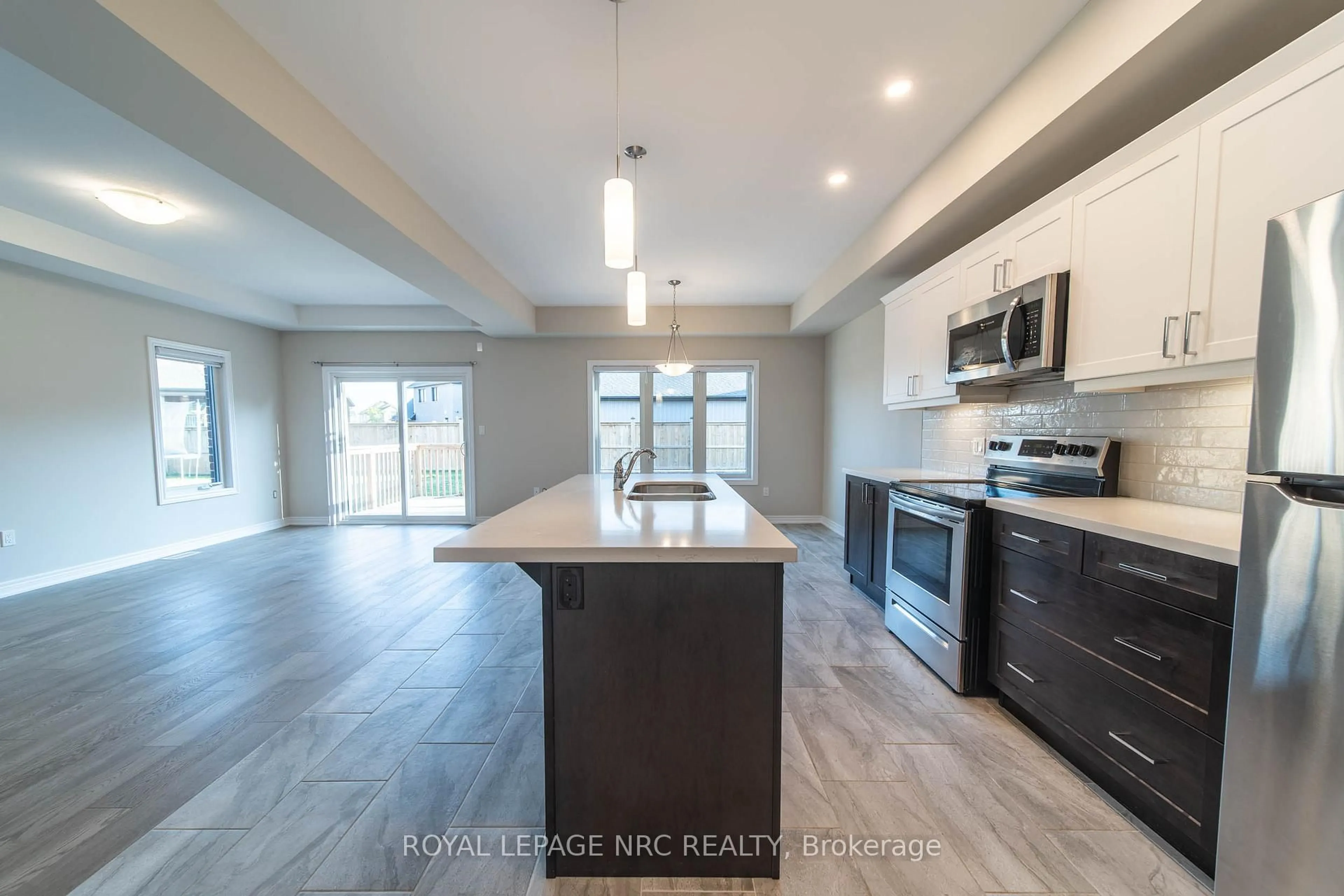 Open concept kitchen, ceramic/tile floor for 1217 Uppers Lane, Thorold Ontario L0S 1A0