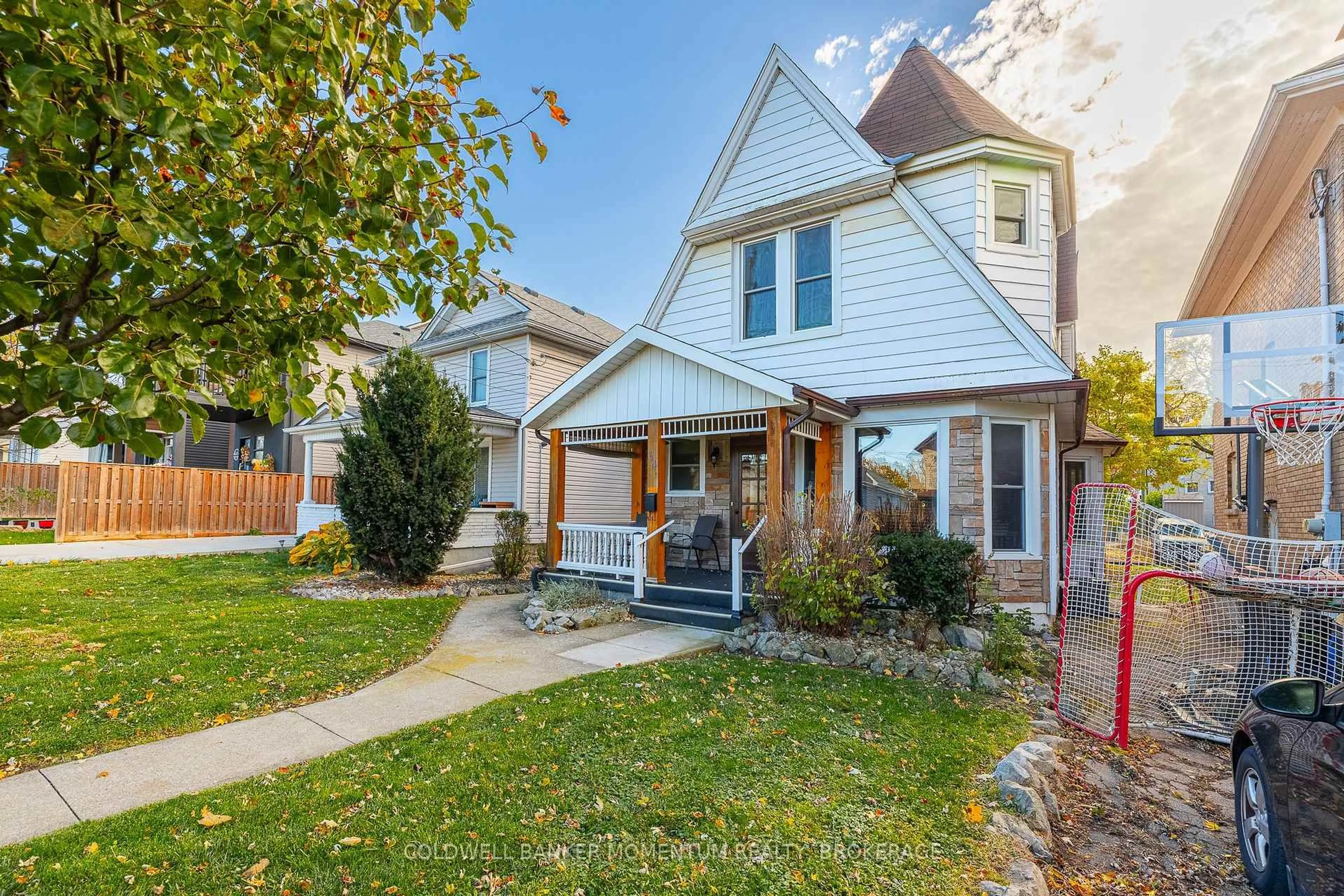 Home with vinyl exterior material, street for 34 Almond St, St. Catharines Ontario L2T 1E9