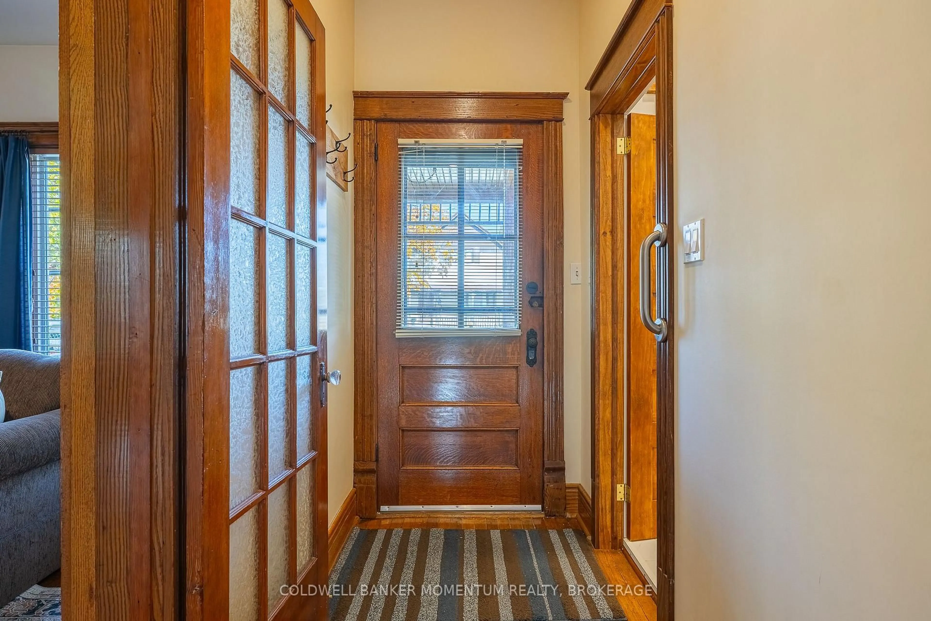 Indoor entryway for 34 Almond St, St. Catharines Ontario L2T 1E9