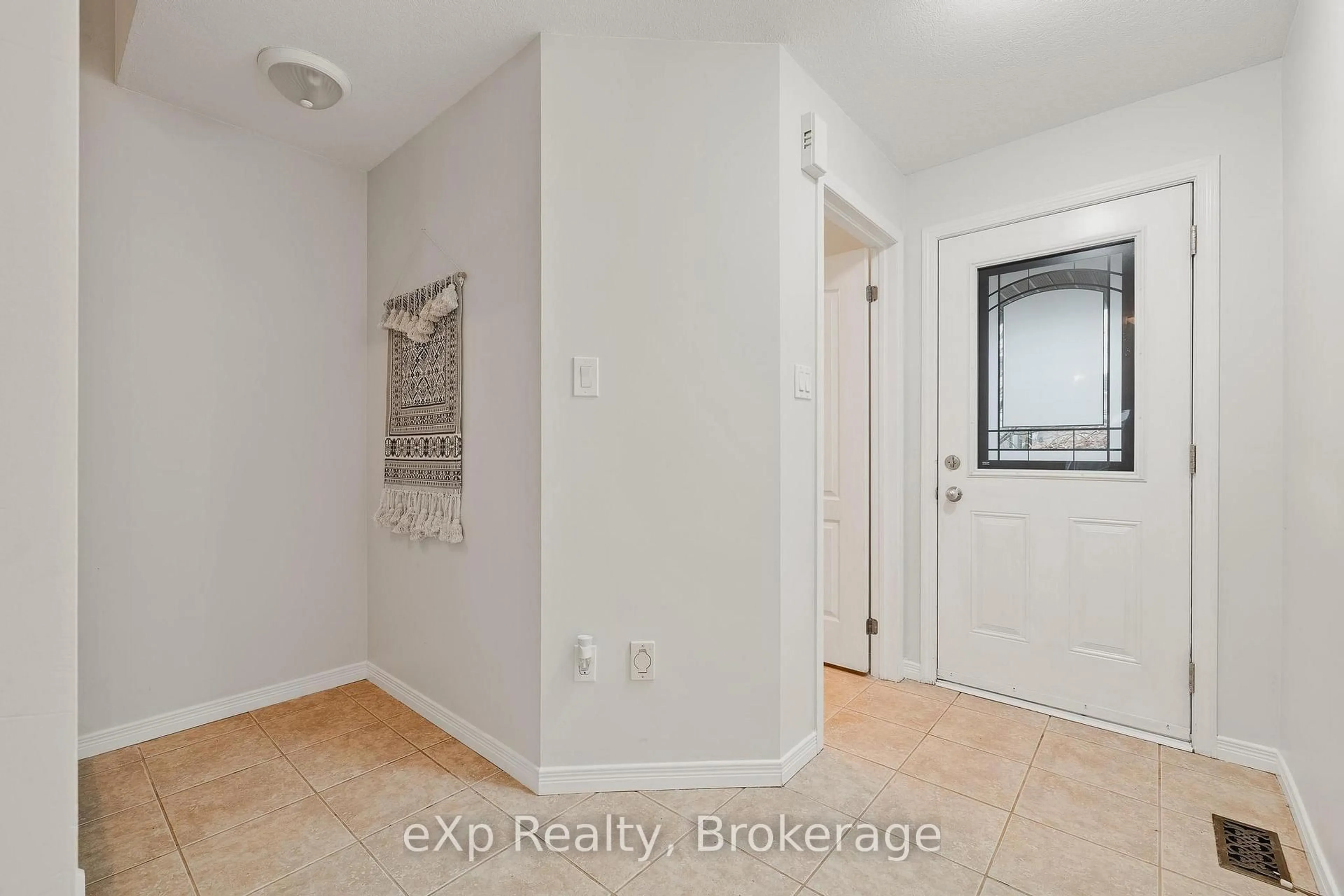 Indoor entryway for 165 Sheffield St, Southgate Ontario N0C 1B0